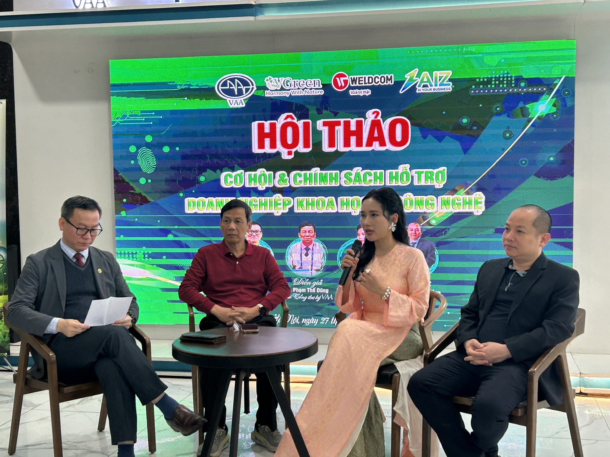 Gỡ 'nút thắt' chính sách để doanh nghiệp khoa học và công nghệ bứt phá- Ảnh 2.