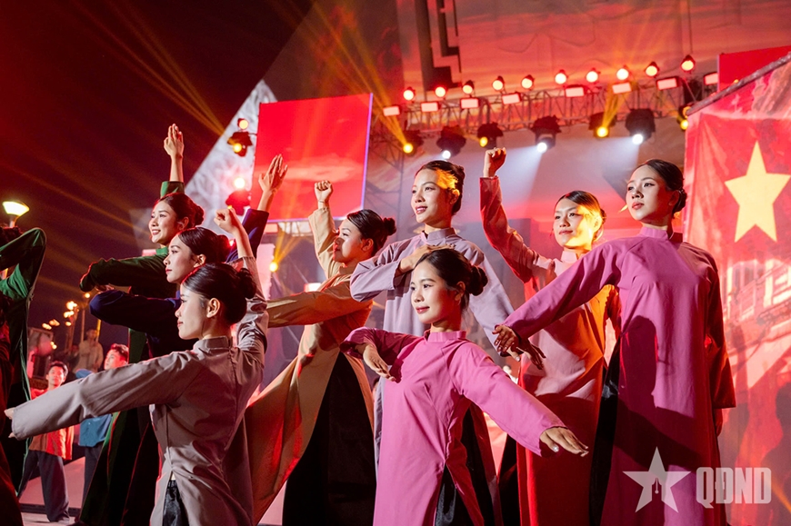 Lãnh đạo Đảng, Nhà nước dự cầu truyền hình kỷ niệm 85 năm Ngày Bác Hồ về nước trực tiếp lãnh đạo cách mạng Việt Nam- Ảnh 13.