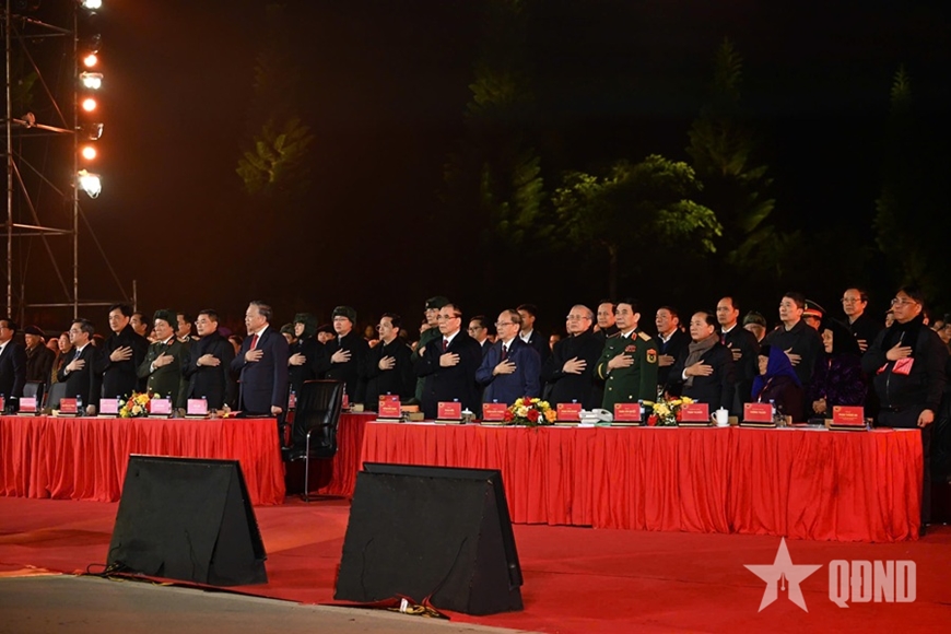 Lãnh đạo Đảng, Nhà nước dự cầu truyền hình kỷ niệm 85 năm Ngày Bác Hồ về nước trực tiếp lãnh đạo cách mạng Việt Nam- Ảnh 4. Lãnh đạo Đảng, Nhà nước dự cầu truyền hình kỷ niệm 85 năm Ngày Bác Hồ về nước trực tiếp lãnh đạo cách mạng Việt Nam- Ảnh 4.