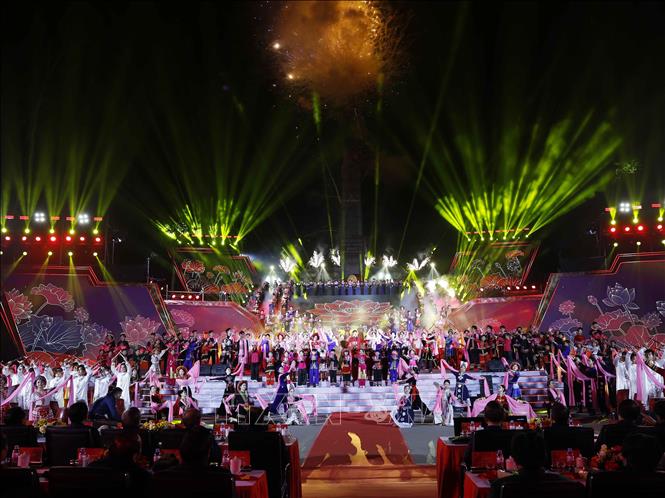 Lãnh đạo Đảng, Nhà nước dự cầu truyền hình kỷ niệm 85 năm Ngày Bác Hồ về nước trực tiếp lãnh đạo cách mạng Việt Nam- Ảnh 7. Lãnh đạo Đảng, Nhà nước dự cầu truyền hình kỷ niệm 85 năm Ngày Bác Hồ về nước trực tiếp lãnh đạo cách mạng Việt Nam- Ảnh 7.