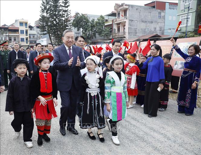 Tổng Bí thư Tô Lâm: Tiếp tục chung sức, đồng lòng đưa Cao Bằng tiến lên vững chắc- Ảnh 1. Tổng Bí thư Tô Lâm: Tiếp tục chung sức, đồng lòng đưa Cao Bằng tiến lên vững chắc- Ảnh 1.