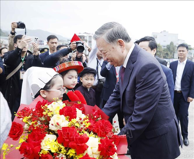 Tổng Bí thư Tô Lâm: Tiếp tục chung sức, đồng lòng đưa Cao Bằng tiến lên vững chắc- Ảnh 2. Tổng Bí thư Tô Lâm: Tiếp tục chung sức, đồng lòng đưa Cao Bằng tiến lên vững chắc- Ảnh 2.