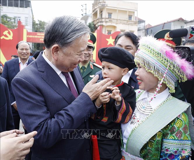 Tổng Bí thư Tô Lâm: Tiếp tục chung sức, đồng lòng đưa Cao Bằng tiến lên vững chắc- Ảnh 4. Tổng Bí thư Tô Lâm: Tiếp tục chung sức, đồng lòng đưa Cao Bằng tiến lên vững chắc- Ảnh 4.