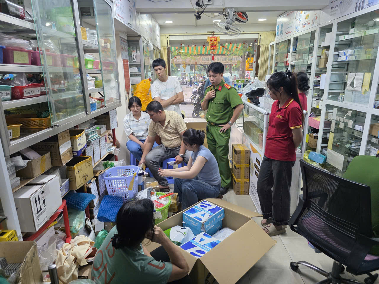 Triệt phá đường dây sản xuất, mua bán trái phép chất độc thạch tín dùng trong nha khoa- Ảnh 2.