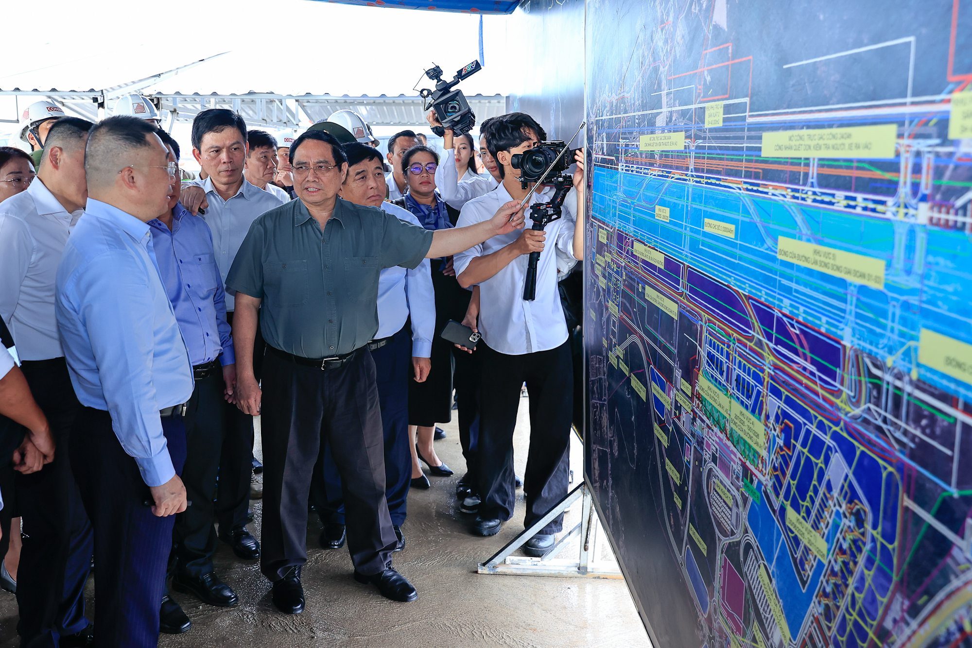 Thủ tướng: "Không lãng phí một ngày" trong triển khai các dự án phục vụ APEC tại Phú Quốc- Ảnh 3.