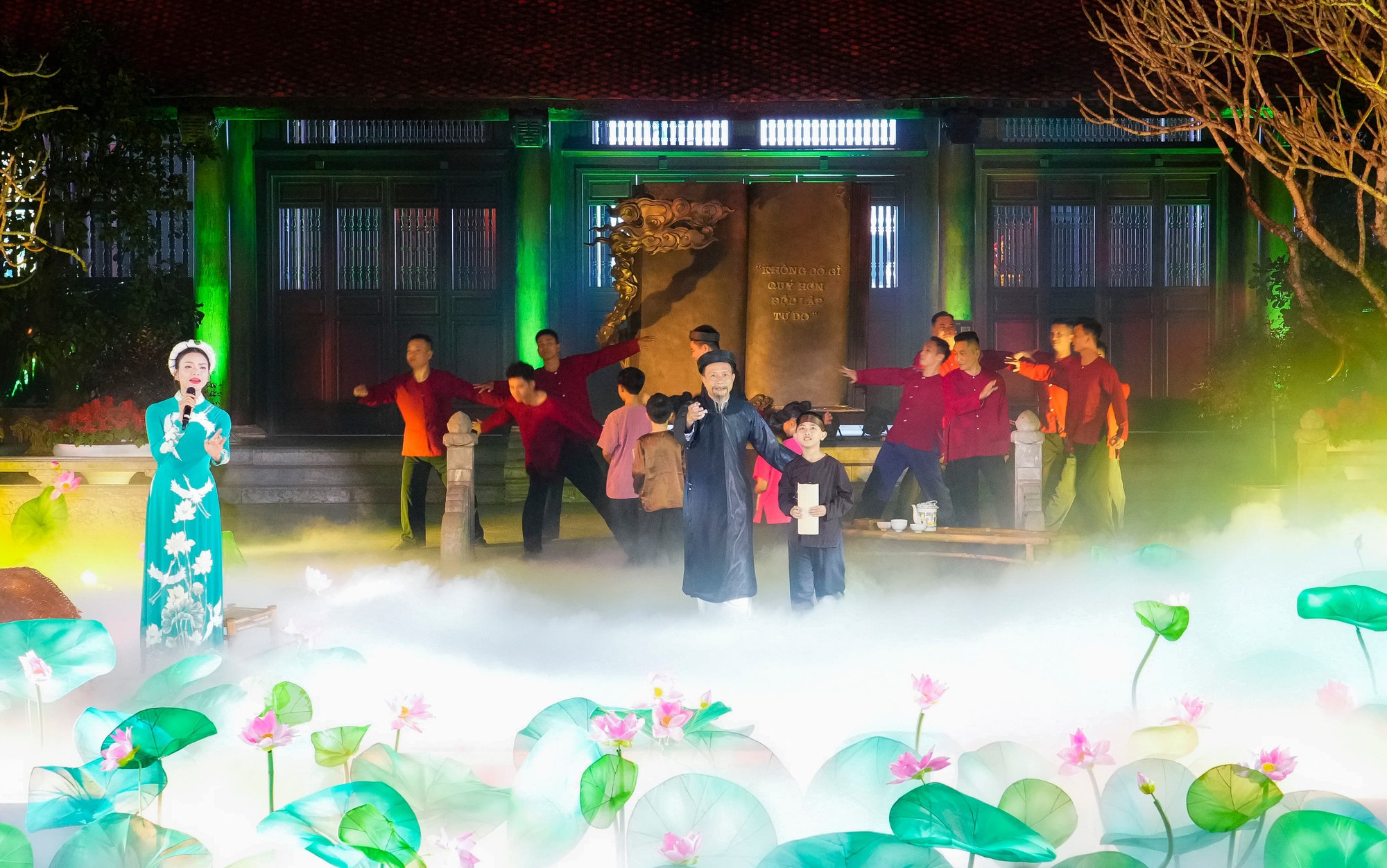 Lãnh đạo Đảng, Nhà nước dự cầu truyền hình kỷ niệm 85 năm Ngày Bác Hồ về nước trực tiếp lãnh đạo cách mạng Việt Nam- Ảnh 14. Lãnh đạo Đảng, Nhà nước dự cầu truyền hình kỷ niệm 85 năm Ngày Bác Hồ về nước trực tiếp lãnh đạo cách mạng Việt Nam- Ảnh 14.