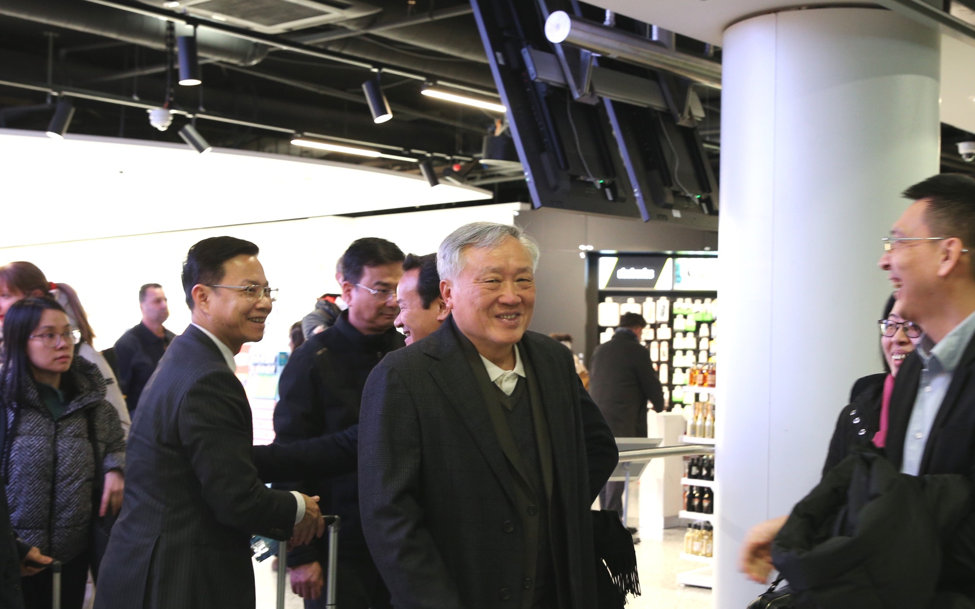 Phó Thủ tướng Thường trực Chính phủ Nguyễn Hoà Bình bắt đầu chuyến thăm làm việc tại Thụy Sĩ