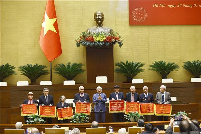 Chủ tịch Quốc hội Trần Thanh Mẫn gặp mặt nguyên lãnh đạo Quốc hội qua các thời kỳ- Ảnh 5. Chủ tịch Quốc hội Trần Thanh Mẫn gặp mặt nguyên lãnh đạo Quốc hội qua các thời kỳ- Ảnh 5.