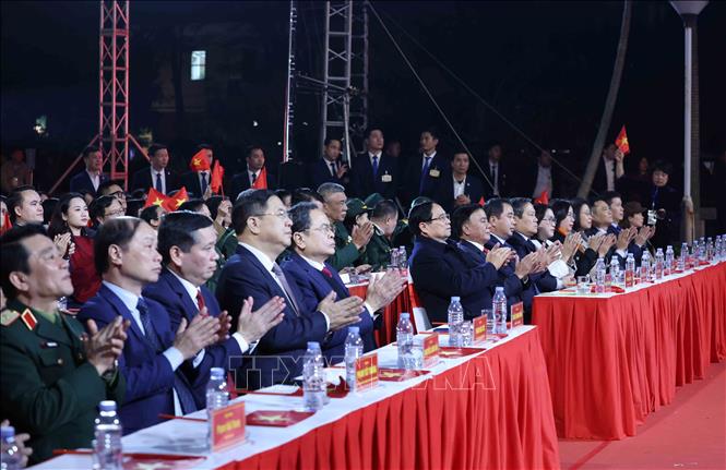 Lãnh đạo Đảng, Nhà nước dự cầu truyền hình kỷ niệm 85 năm Ngày Bác Hồ về nước trực tiếp lãnh đạo cách mạng Việt Nam- Ảnh 3. Lãnh đạo Đảng, Nhà nước dự cầu truyền hình kỷ niệm 85 năm Ngày Bác Hồ về nước trực tiếp lãnh đạo cách mạng Việt Nam- Ảnh 3.