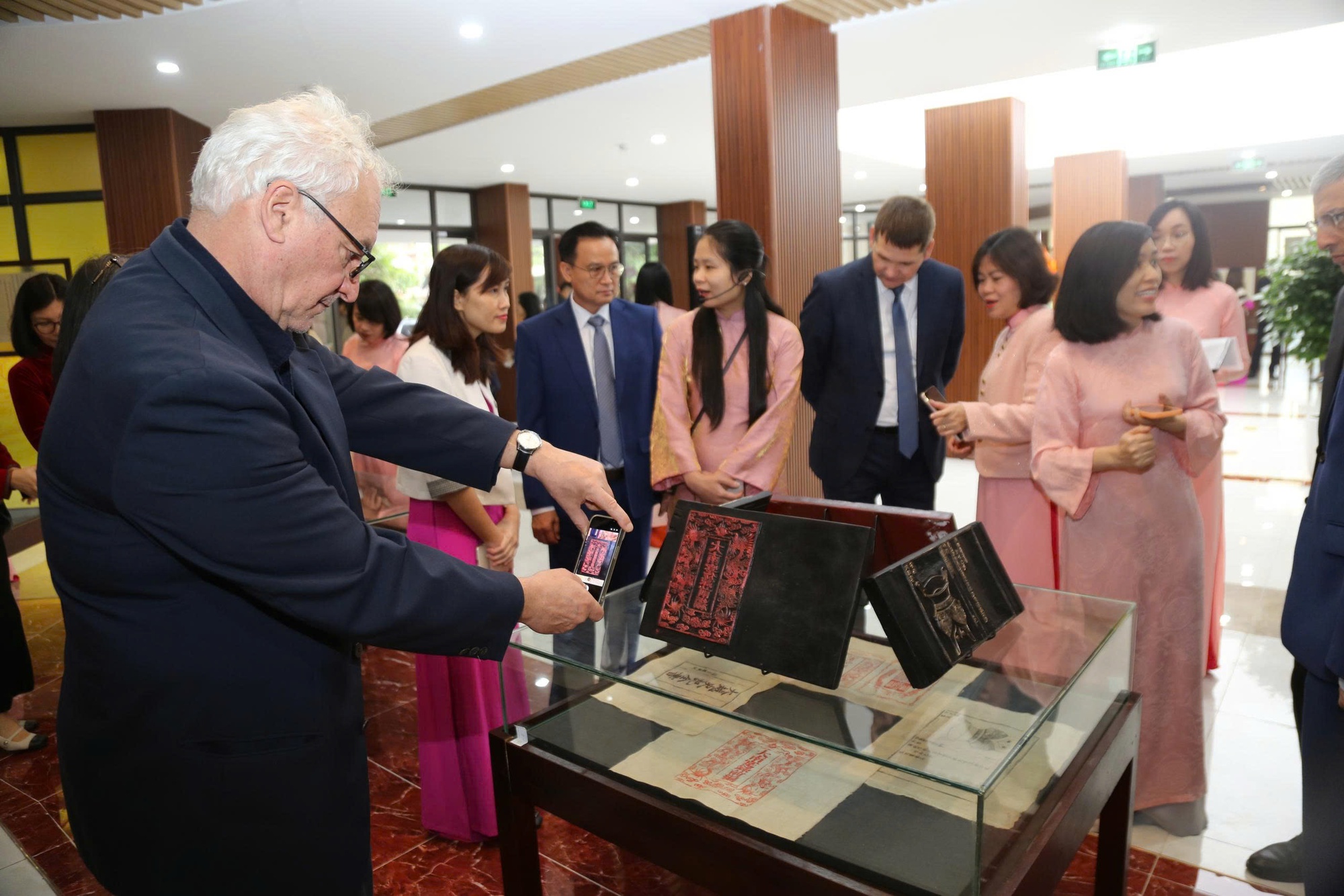 Ra mắt Không gian giới thiệu Di sản tư liệu thế giới và tài liệu lưu trữ quốc gia tiêu biểu- Ảnh 3. Ra mắt Không gian giới thiệu Di sản tư liệu thế giới và tài liệu lưu trữ quốc gia tiêu biểu- Ảnh 3.