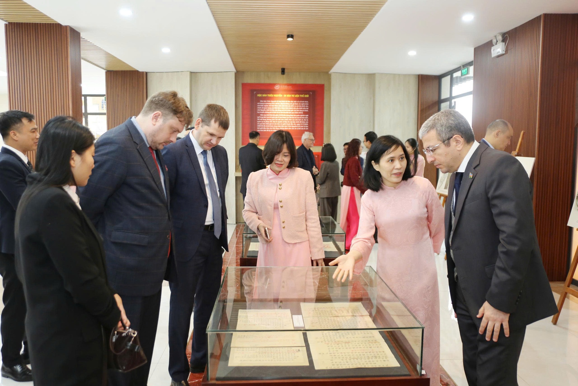 Ra mắt Không gian giới thiệu Di sản tư liệu thế giới và tài liệu lưu trữ quốc gia tiêu biểu- Ảnh 1. Ra mắt Không gian giới thiệu Di sản tư liệu thế giới và tài liệu lưu trữ quốc gia tiêu biểu- Ảnh 1.