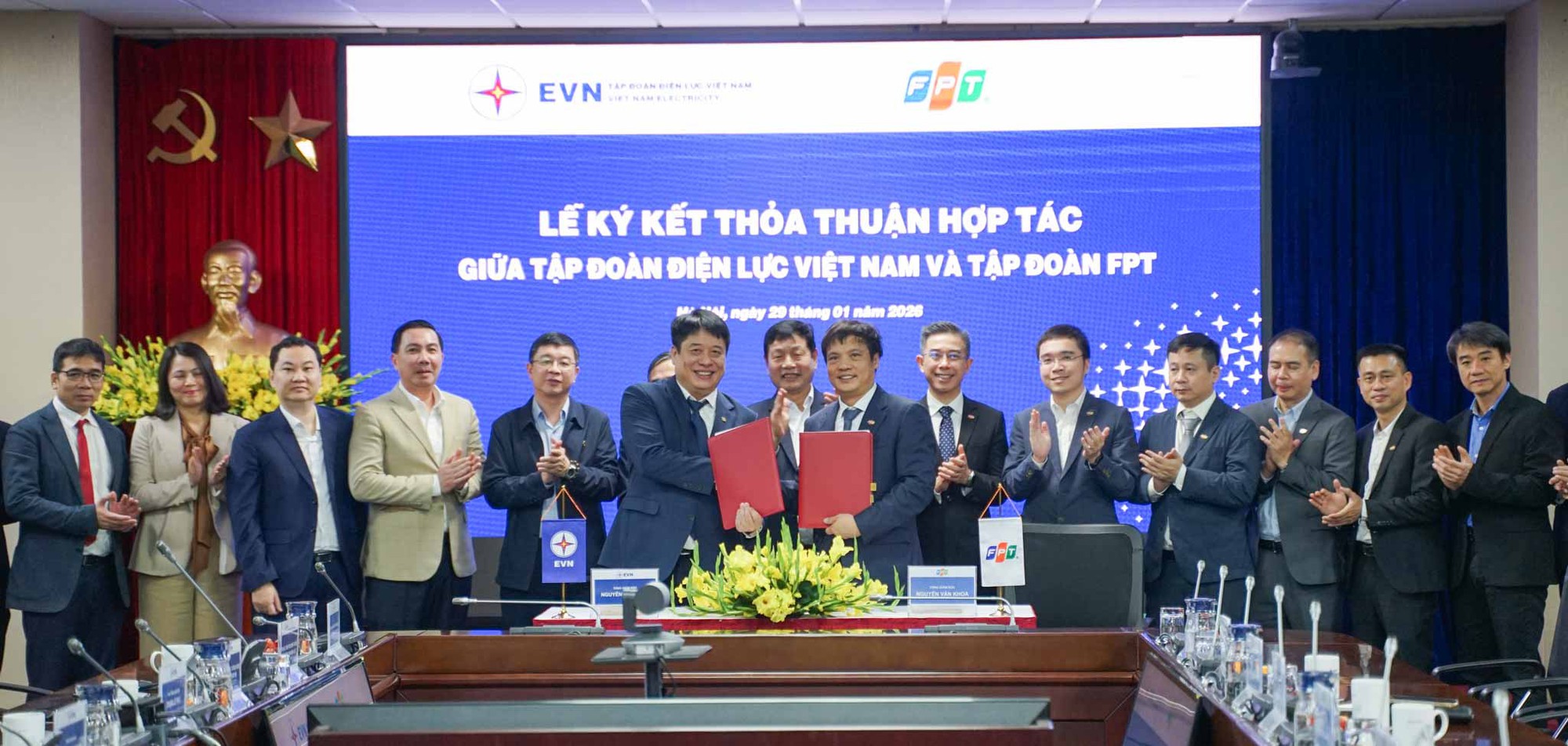 EVN và FPT hợp tác chuyển đổi số, chuyển đổi xanh trong lĩnh vực điện lực- Ảnh 1.