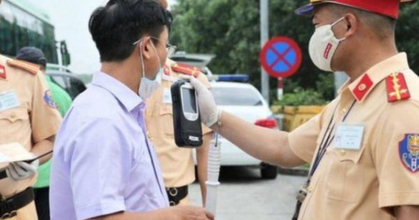 Cục Cảnh sát giao thông 'bác' thông tin tăng mức xử phạt nồng độ cồn- Ảnh 1. Cục Cảnh sát giao thông 'bác' thông tin tăng mức xử phạt nồng độ cồn- Ảnh 1.