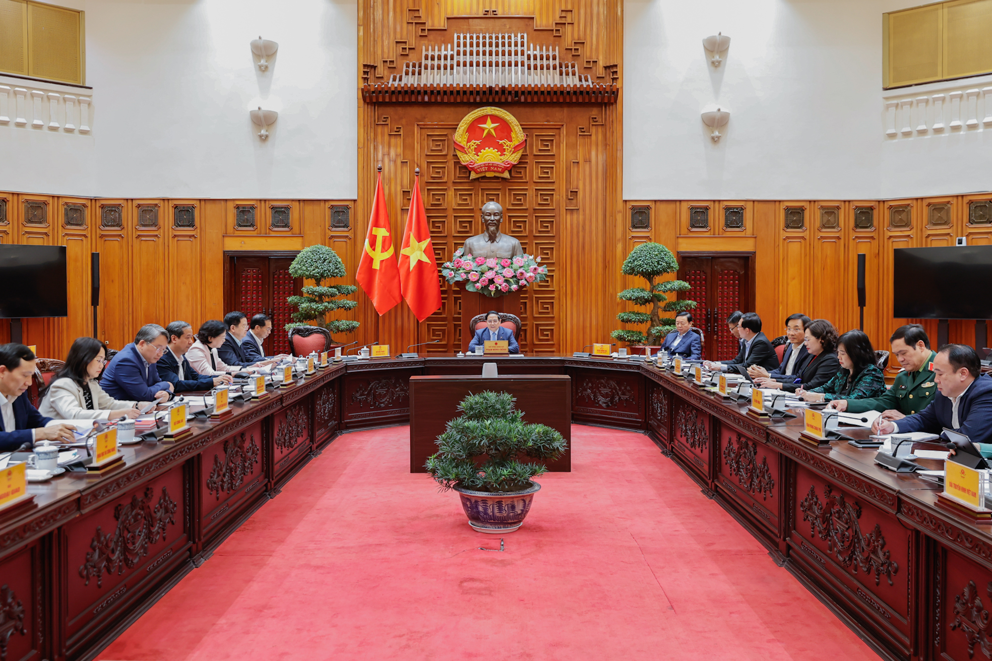 Thủ tướng chủ trì cuộc họp Thường trực Chính phủ về tình hình kinh tế-xã hội tháng 1- Ảnh 2.