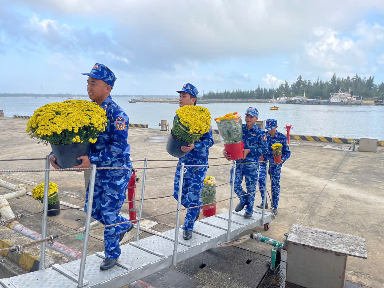 Lực lượng Cảnh sát biển 2 lên đường trực Tết ở vùng biển Trường Sa- Ảnh 2. Lực lượng Cảnh sát biển 2 lên đường trực Tết ở vùng biển Trường Sa- Ảnh 2.