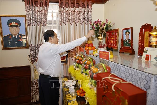 Chủ tịch Quốc hội Trần Thanh Mẫn dâng hương tưởng nhớ các lãnh đạo Đảng, Nhà nước- Ảnh 5. Chủ tịch Quốc hội Trần Thanh Mẫn dâng hương tưởng nhớ các lãnh đạo Đảng, Nhà nước- Ảnh 5.