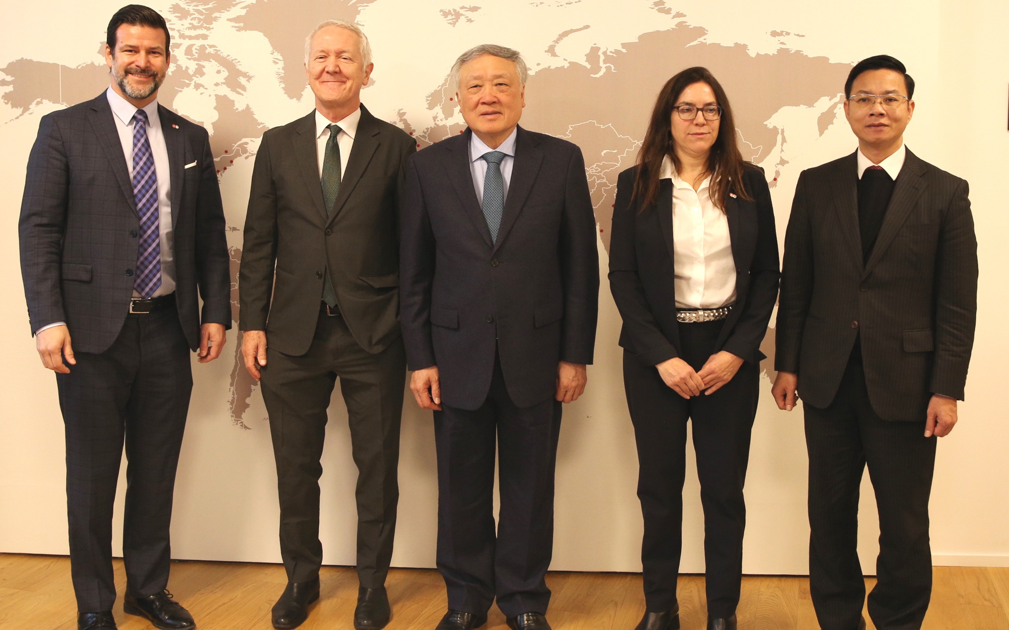 Thúc đẩy kết nối Trung tâm tài chính quốc tế Việt Nam với thế giới