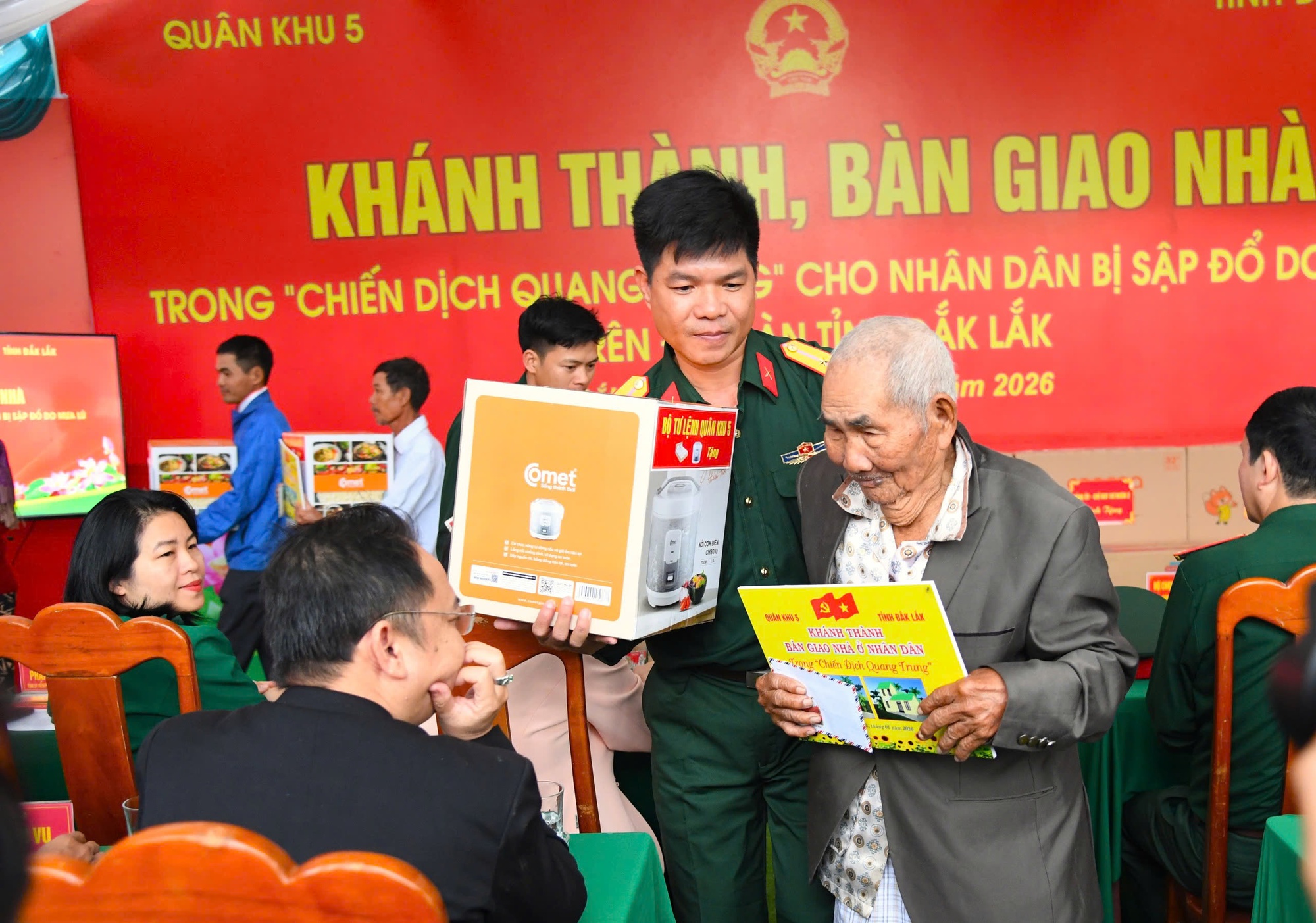 Quân khu 5 khánh thành, bàn giao 175 căn nhà xây mới thuộc 'Chiến dịch Quang Trung'- Ảnh 4.