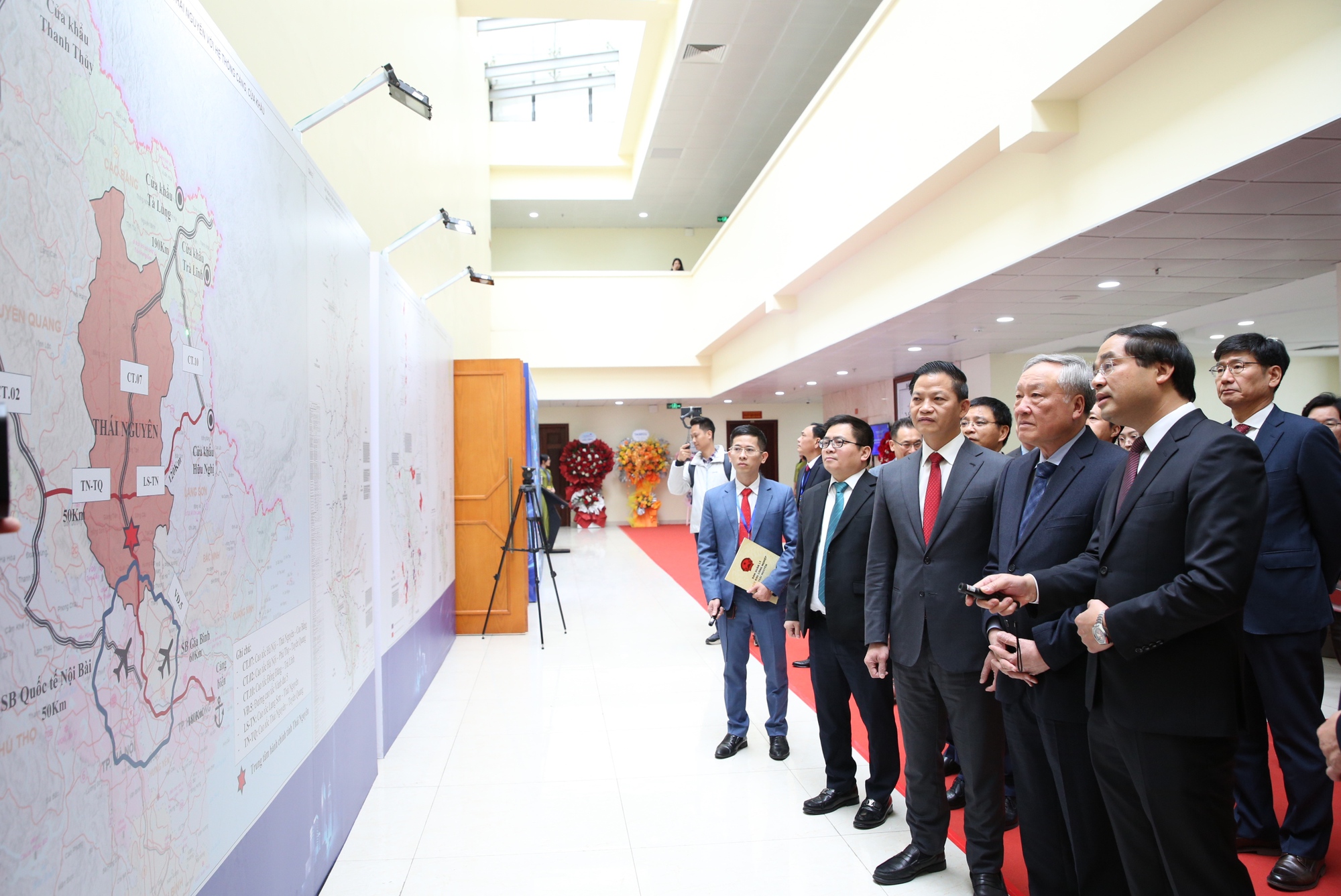 Thái Nguyên phải lấy sự hài lòng của doanh nghiệp, người dân làm thước đo- Ảnh 5. Thái Nguyên phải lấy sự hài lòng của doanh nghiệp, người dân làm thước đo- Ảnh 5.