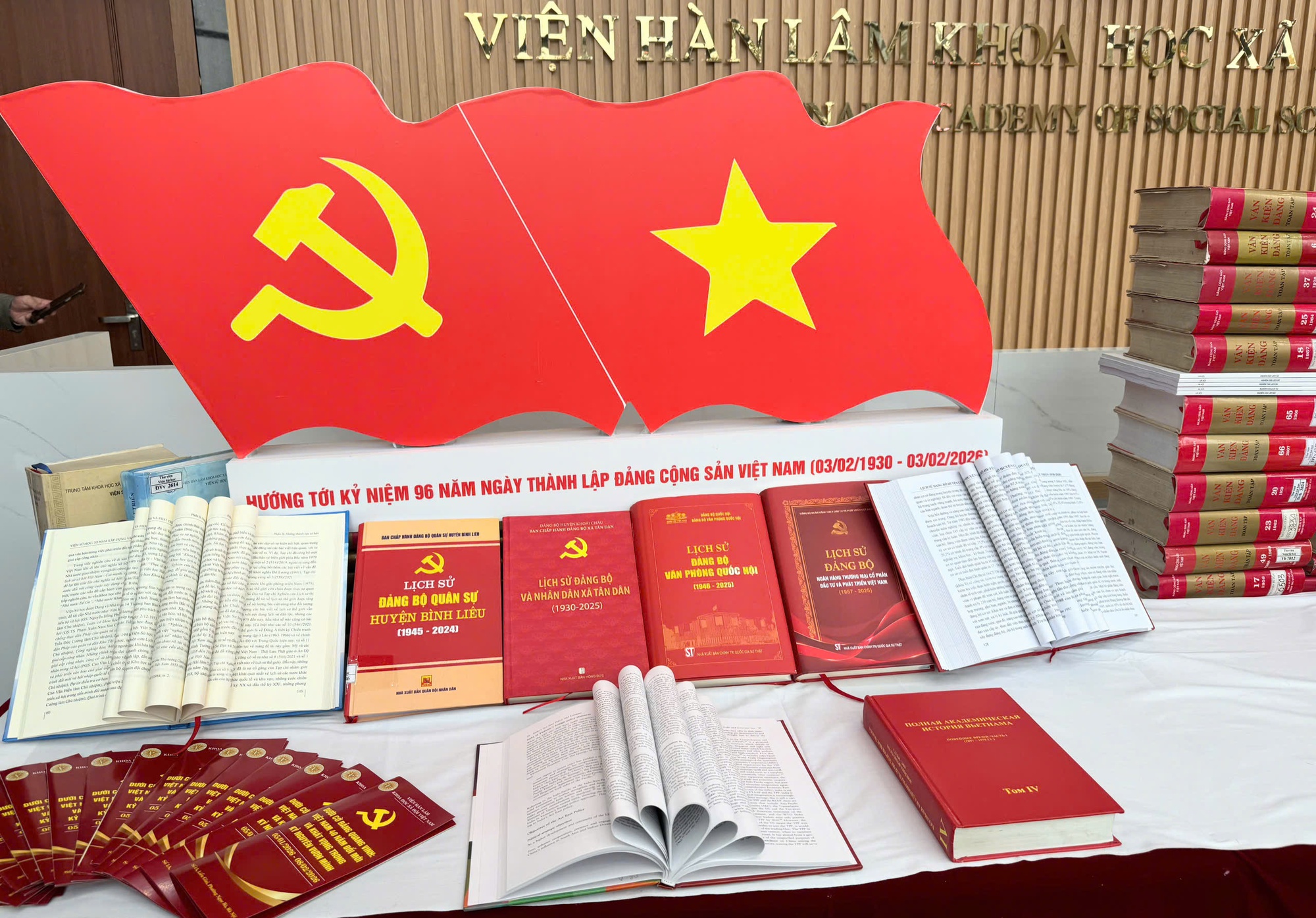 Khẳng định vai trò khoa học xã hội và nhân văn trong 40 năm đổi mới- Ảnh 2.