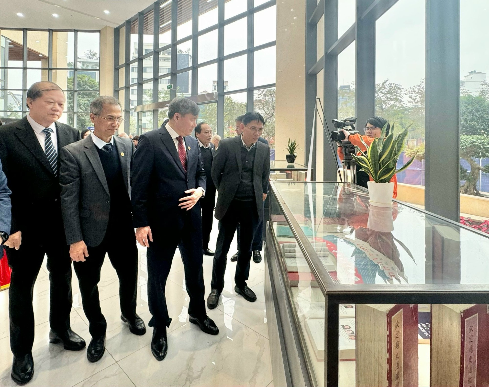 Khẳng định vai trò khoa học xã hội và nhân văn trong 40 năm đổi mới- Ảnh 4.