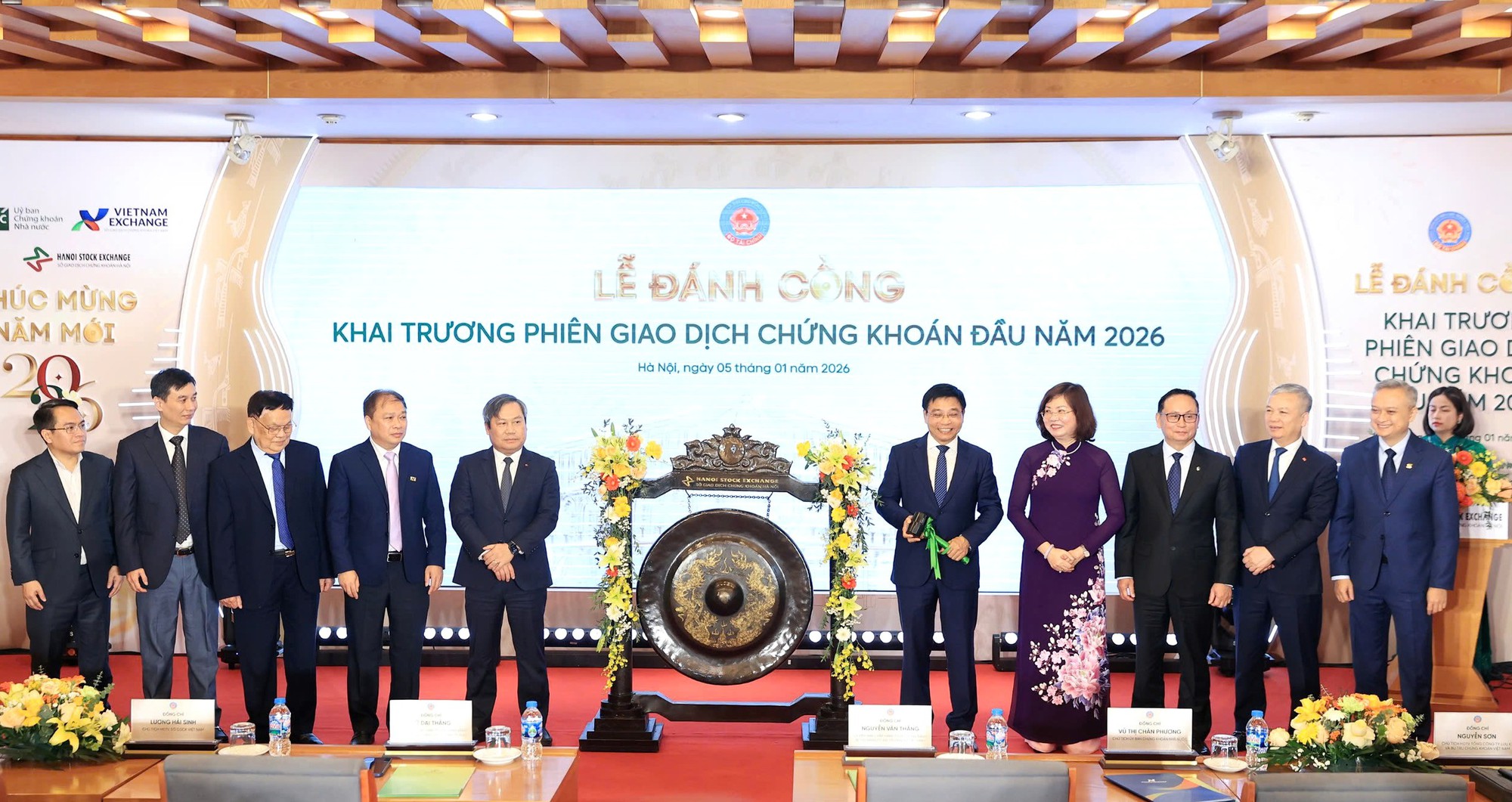 Khai trương giao dịch chứng khoán đầu năm với kỳ vọng bứt phá- Ảnh 1. Khai trương giao dịch chứng khoán đầu năm với kỳ vọng bứt phá- Ảnh 1.