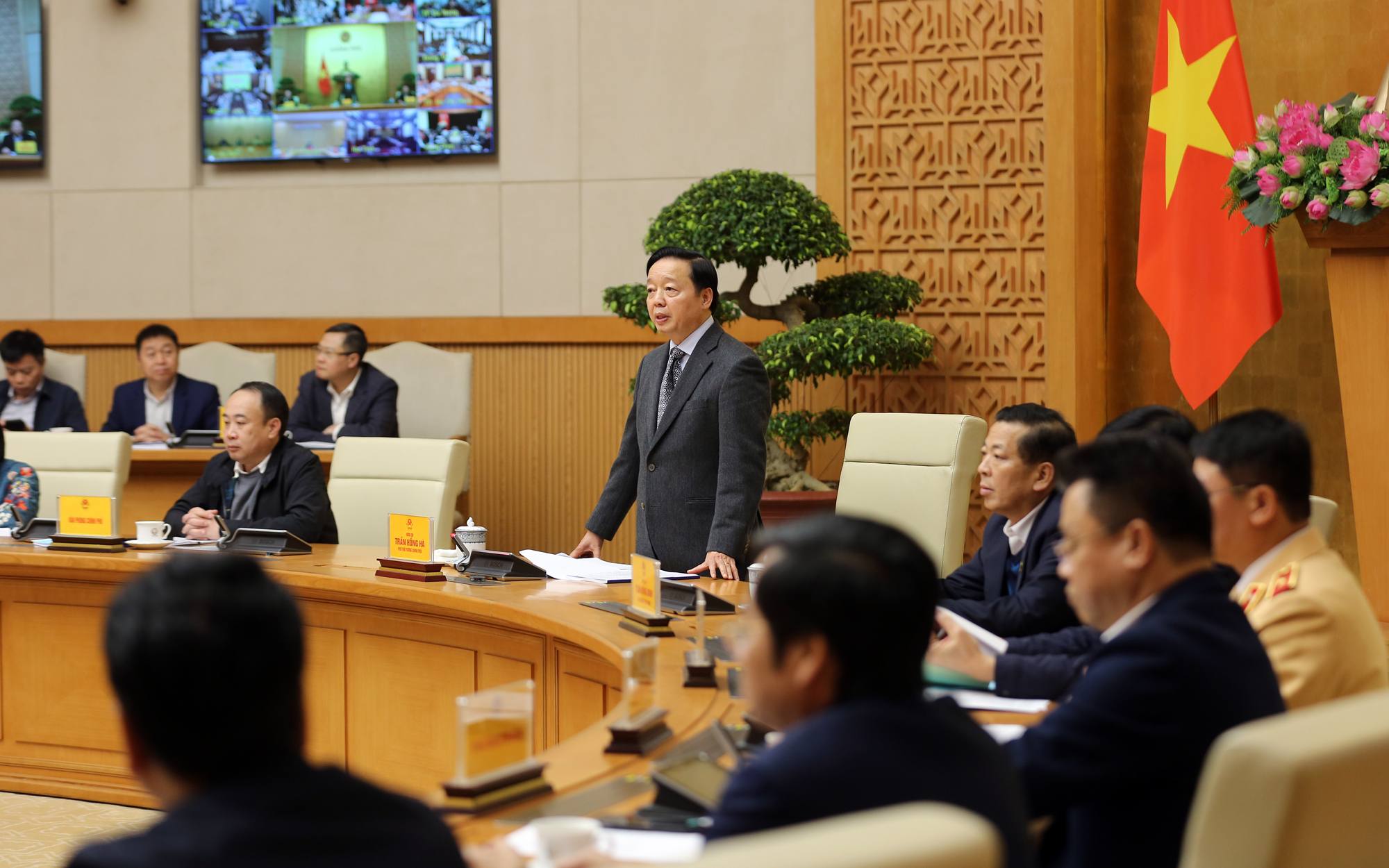 ATGT phải đáp ứng mong muốn giản dị của người dân 'ra khỏi nhà và trở về bình yên'- Ảnh 4. ATGT phải đáp ứng mong muốn giản dị của người dân 'ra khỏi nhà và trở về bình yên'- Ảnh 4.