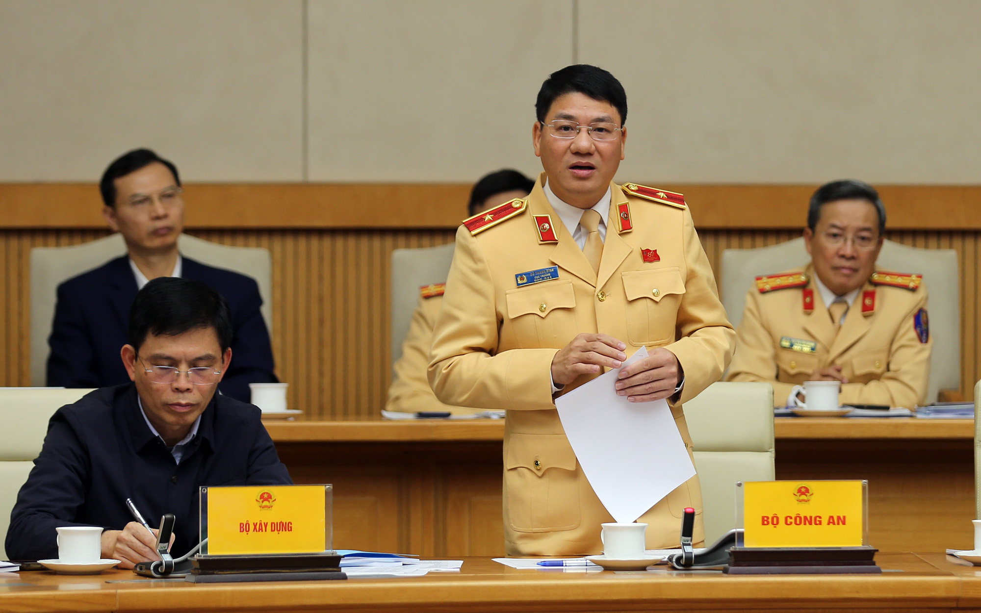 ATGT phải đáp ứng mong muốn giản dị của người dân 'ra khỏi nhà và trở về bình yên'- Ảnh 3. ATGT phải đáp ứng mong muốn giản dị của người dân 'ra khỏi nhà và trở về bình yên'- Ảnh 3.