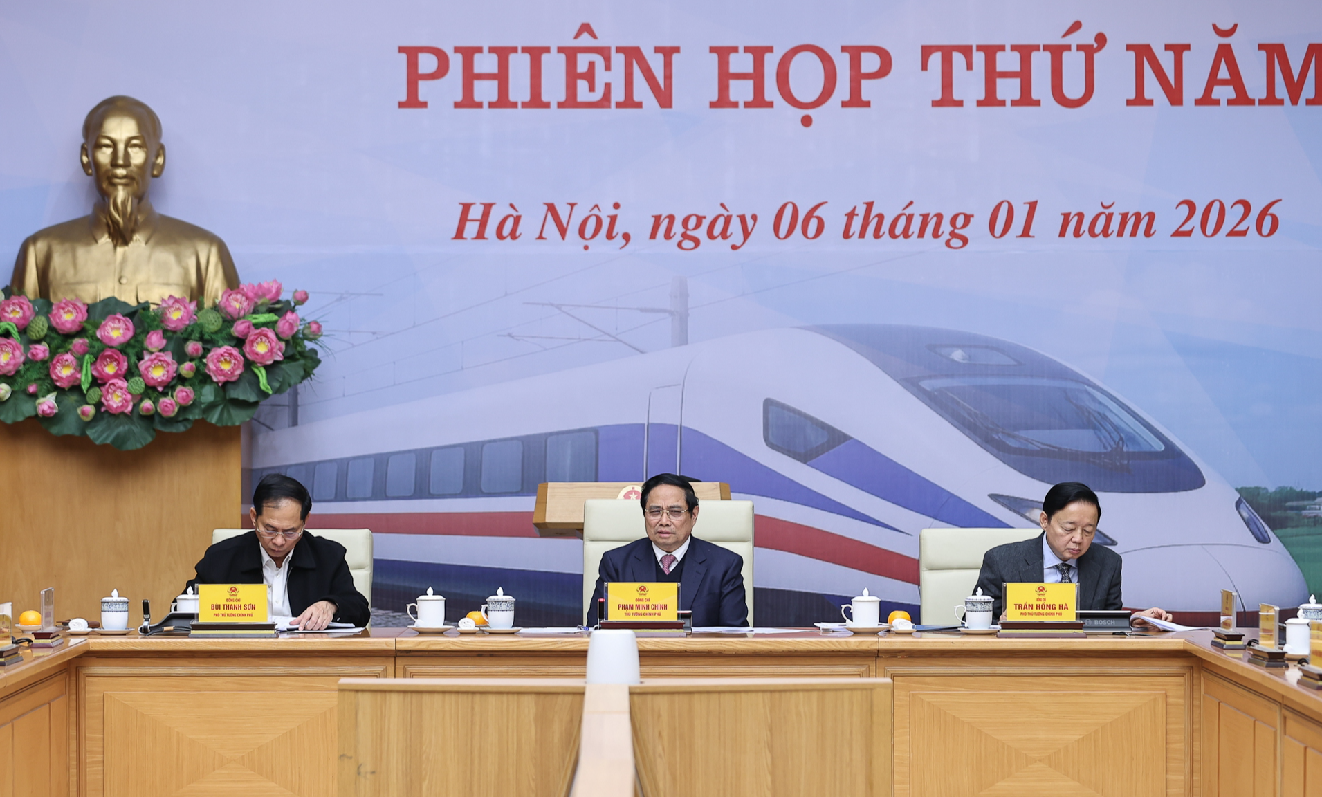 Thủ tướng: Khẩn trương đề xuất công nghệ, hình thức đầu tư với đường sắt tốc độ cao Bắc – Nam- Ảnh 5.