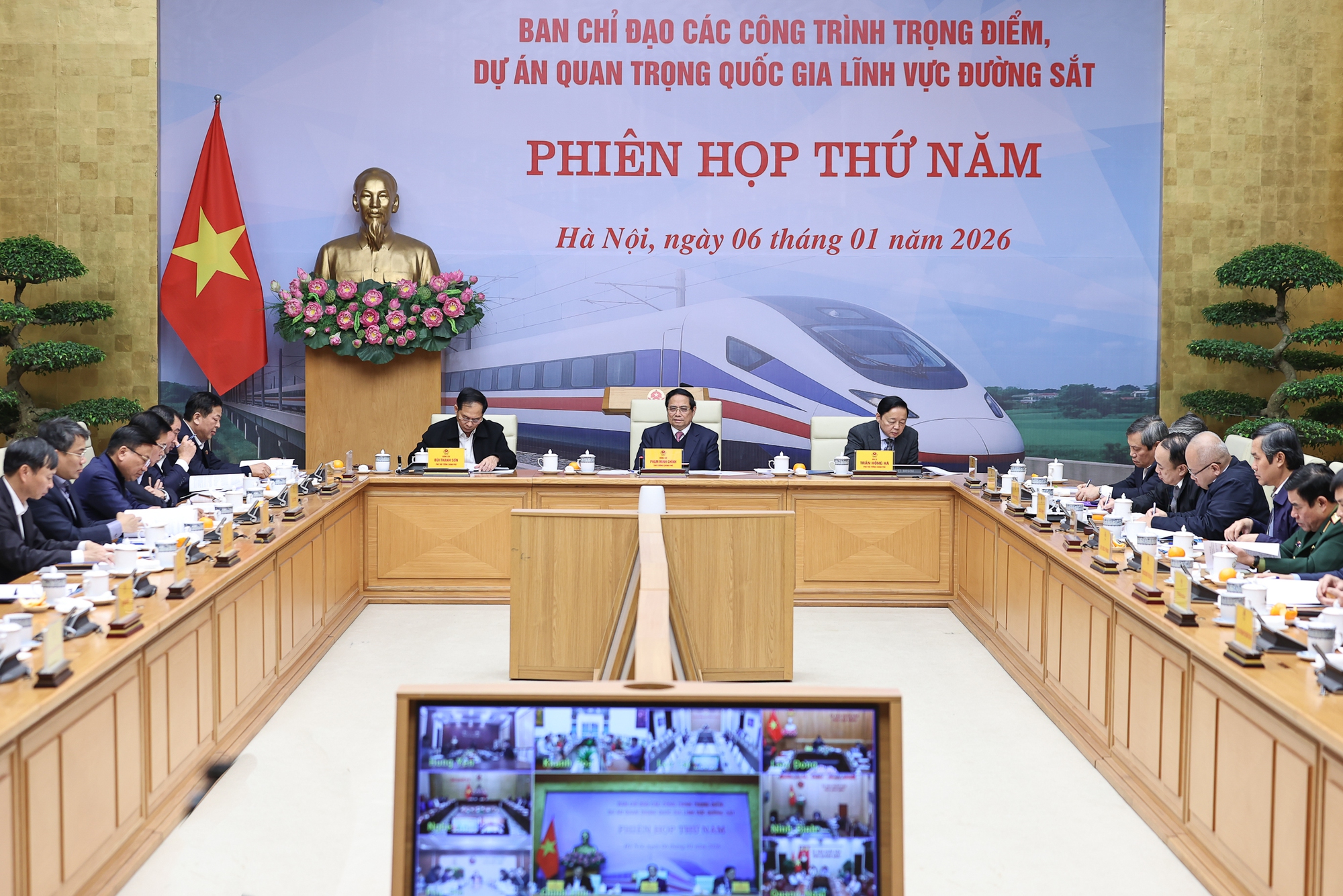 Thủ tướng: Khẩn trương đề xuất công nghệ, hình thức đầu tư với đường sắt tốc độ cao Bắc – Nam- Ảnh 1.