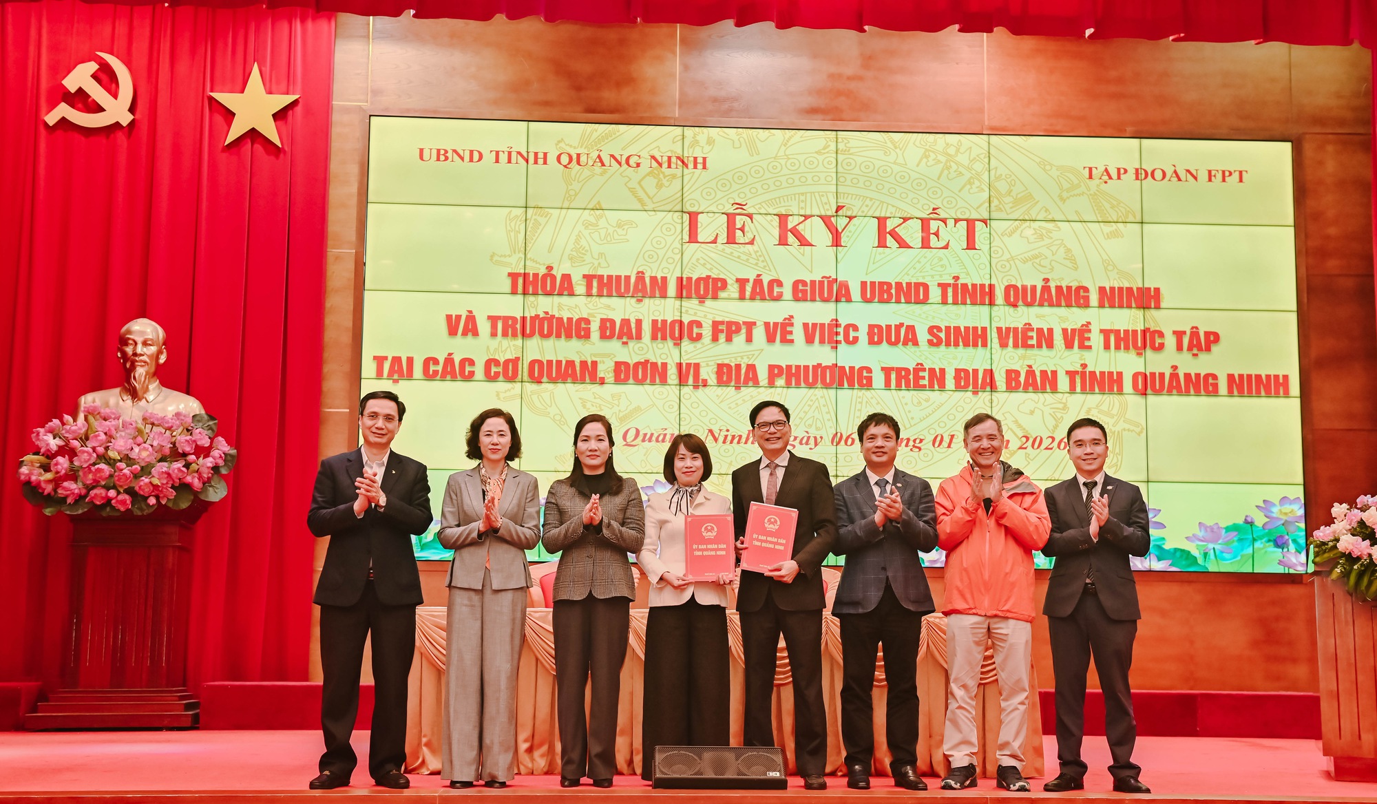 Quảng Ninh phối hợp FPT đưa sinh viên về xã, phường hỗ trợ triển khai Nghị quyết 57- Ảnh 1.