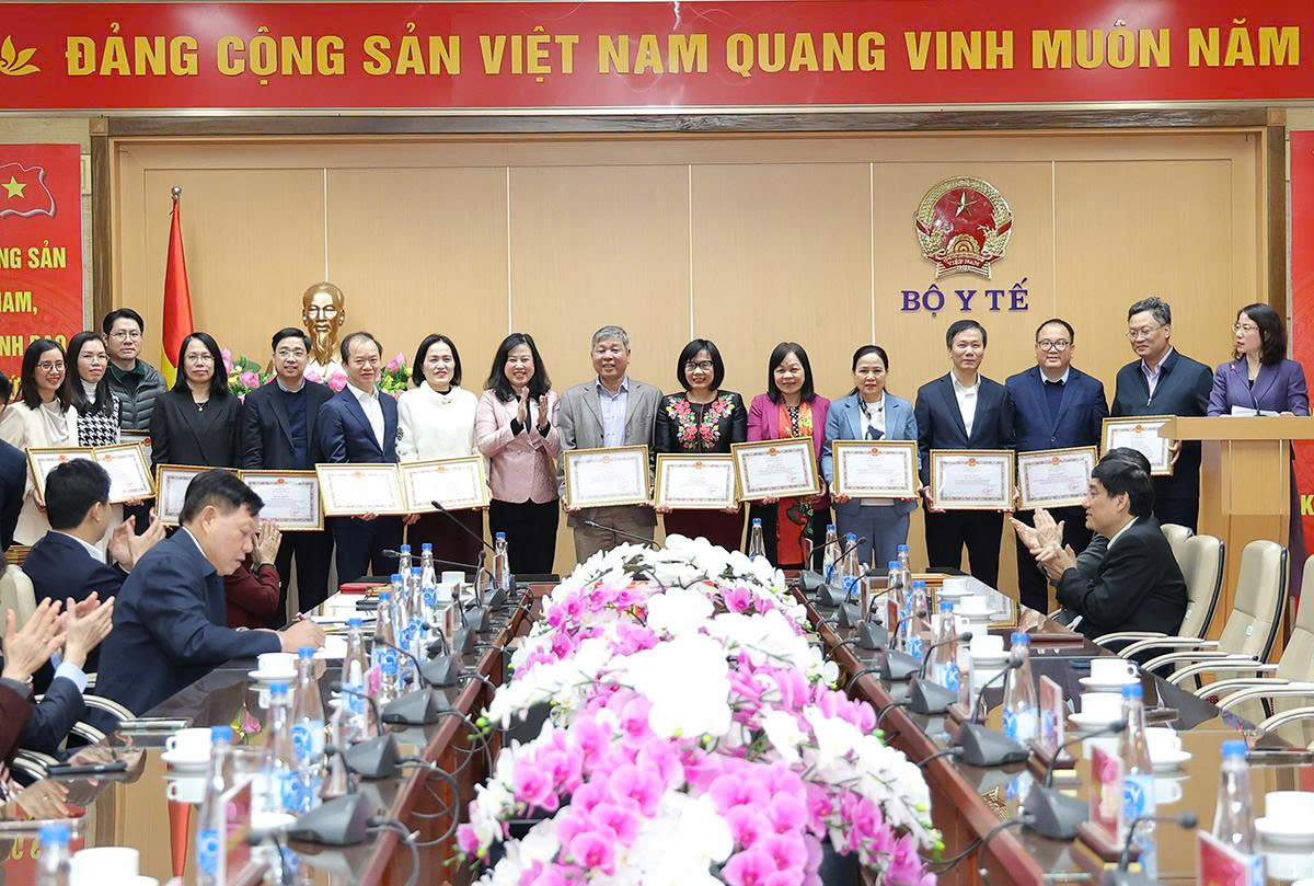 Hoàn thiện thể chế y tế: Dấu ấn năm 2025 với 4 văn bản quan trọng- Ảnh 2.