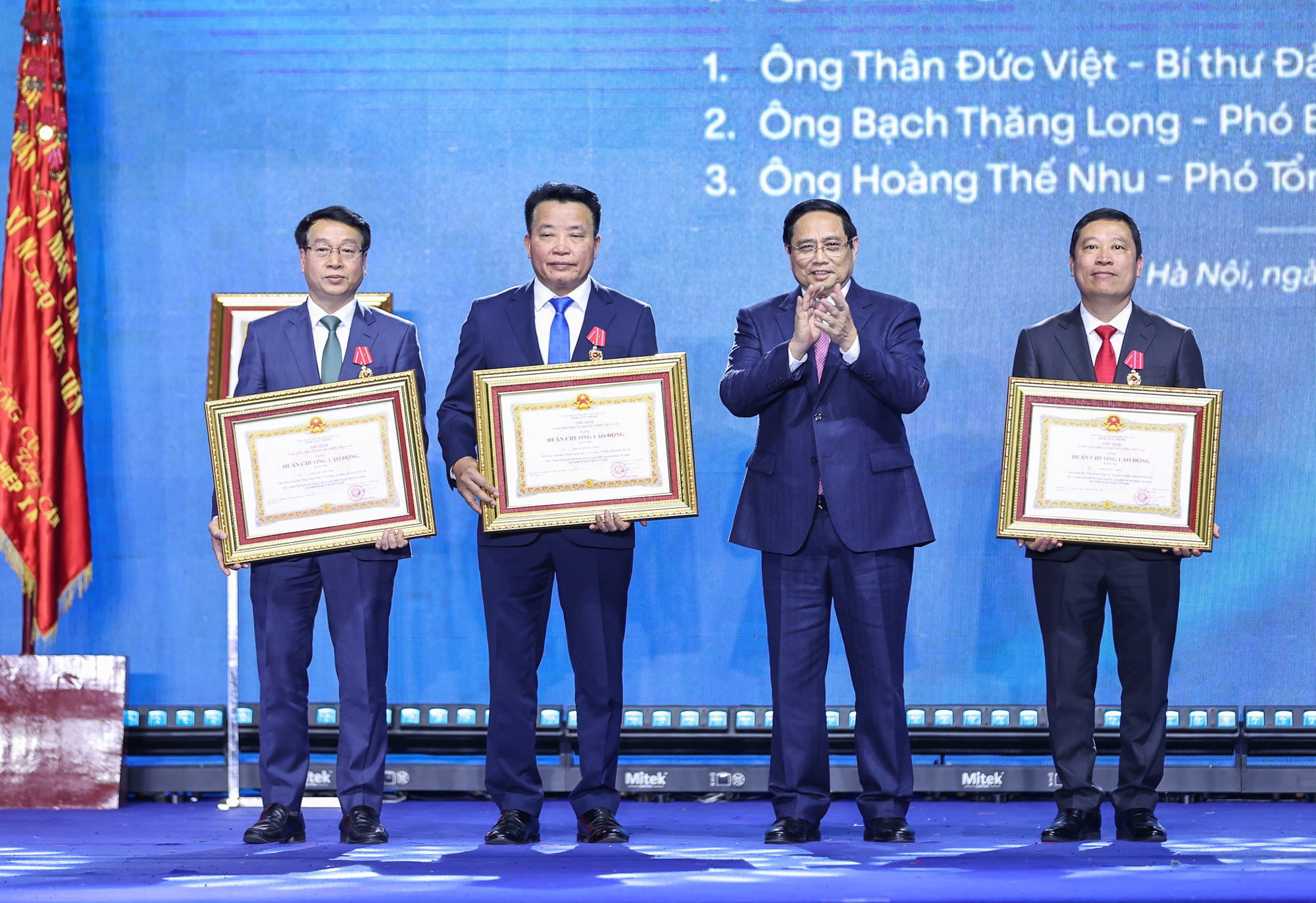 Thủ tướng: Phát triển ngành công nghiệp thời trang, biến dệt may Việt Nam thành thương hiệu toàn cầu- Ảnh 7. Thủ tướng: Phát triển ngành công nghiệp thời trang, biến dệt may Việt Nam thành thương hiệu toàn cầu- Ảnh 7.