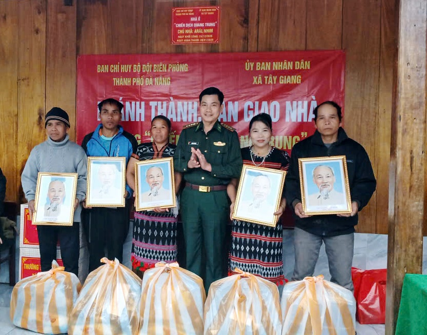 Bộ đội biên phòng Đà Nẵng hoàn thành 'Chiến dịch Quang Trung', bàn giao nhà cho các hộ dân vùng biên giới- Ảnh 2. Bộ đội biên phòng Đà Nẵng hoàn thành 'Chiến dịch Quang Trung', bàn giao nhà cho các hộ dân vùng biên giới- Ảnh 2.