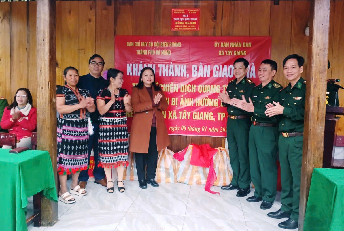 Bộ đội biên phòng Đà Nẵng hoàn thành 'Chiến dịch Quang Trung', bàn giao nhà cho các hộ dân vùng biên giới- Ảnh 1. Bộ đội biên phòng Đà Nẵng hoàn thành 'Chiến dịch Quang Trung', bàn giao nhà cho các hộ dân vùng biên giới- Ảnh 1.