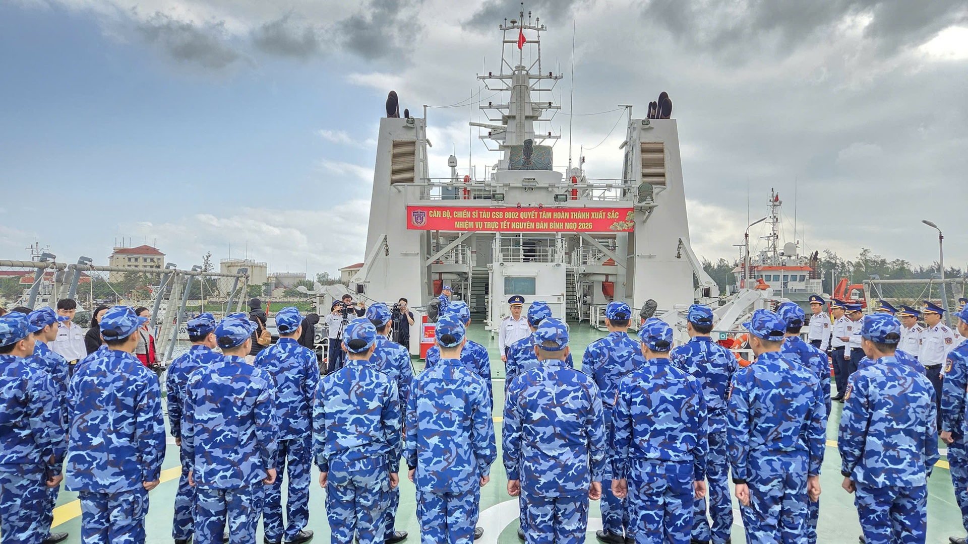 Tàu cảnh sát biển xuất quân làm nhiệm vụ trực Tết trên biển- Ảnh 2. Tàu cảnh sát biển xuất quân làm nhiệm vụ trực Tết trên biển- Ảnh 2.