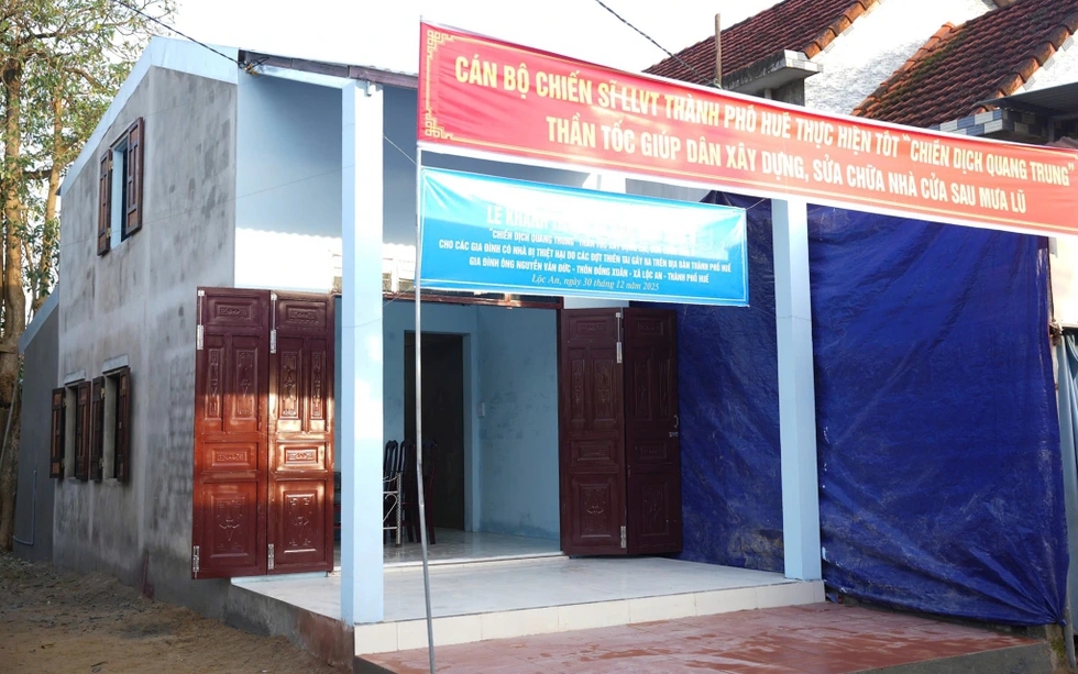 Hỗ trợ thiết bị, đồ dùng thiết yếu (tivi, tủ lạnh…) cho hộ gia đình khó khăn có nhà bị sập, đổ, lũ cuốn