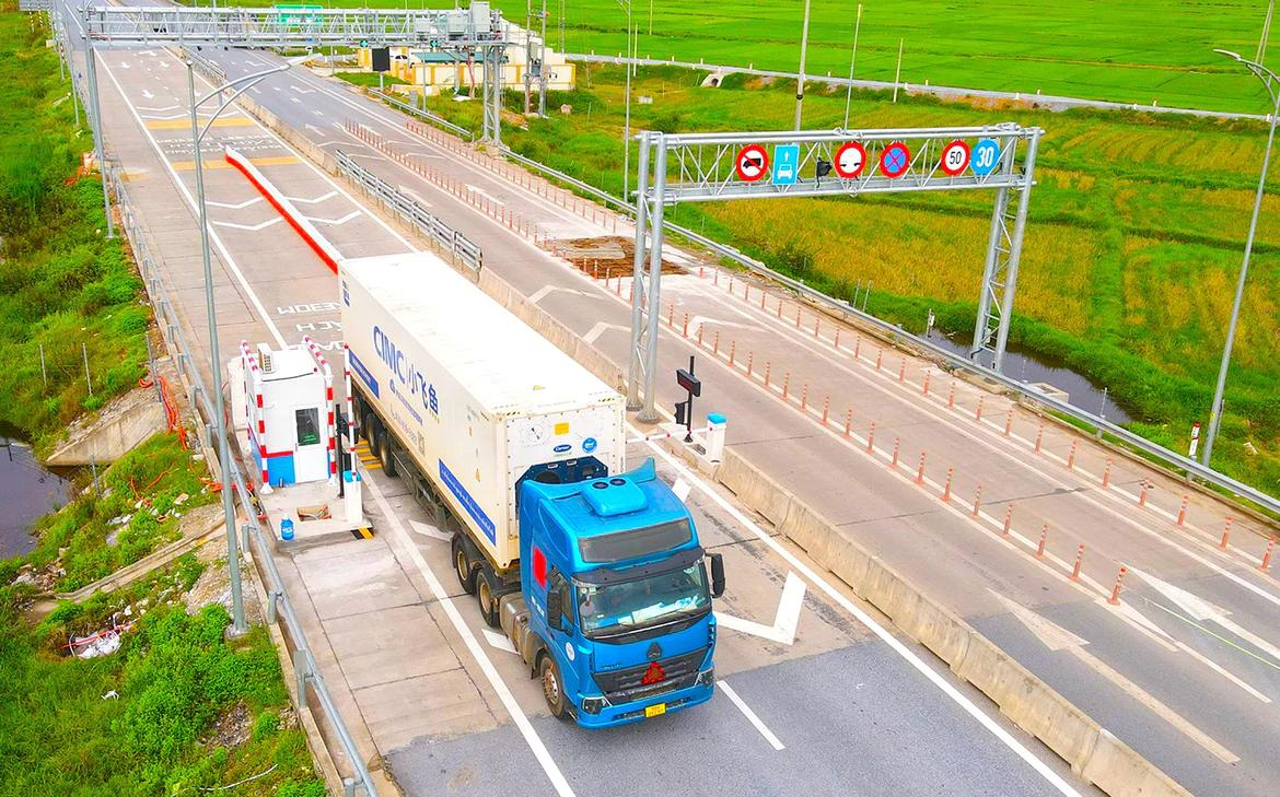Khẩn trương lắp đặt hệ thống cân tải trọng xe trên cao tốc Bắc-Nam- Ảnh 1.