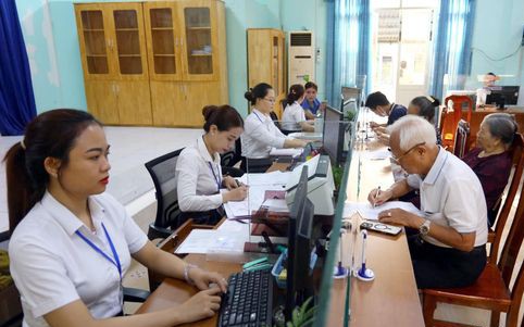 Điều kiện chuyển ngạch cán sự lên chuyên viên đối với công chức xã