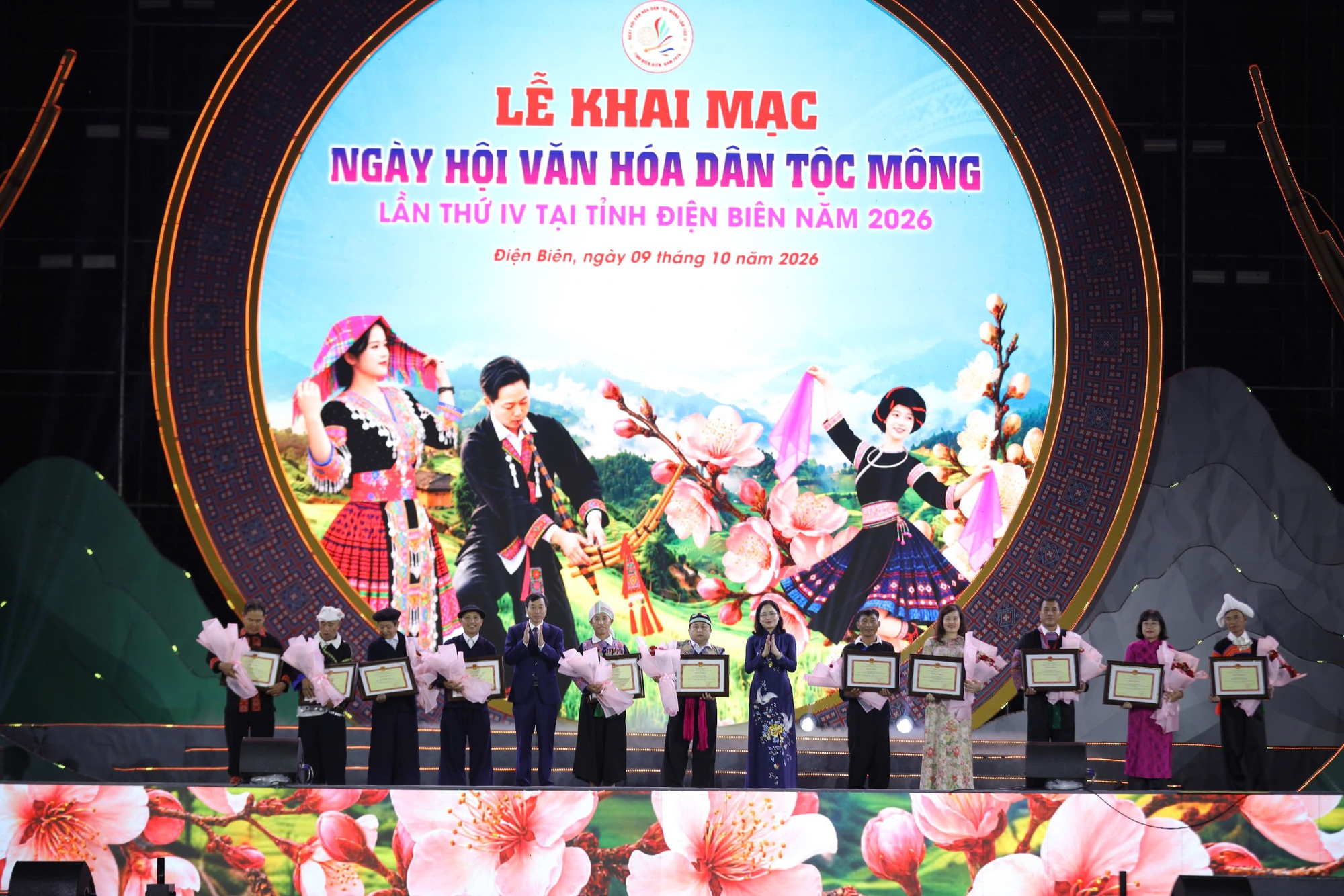 Điện Biên: Sắc màu văn hóa dân tộc Mông hội tụ và tỏa sáng- Ảnh 2.