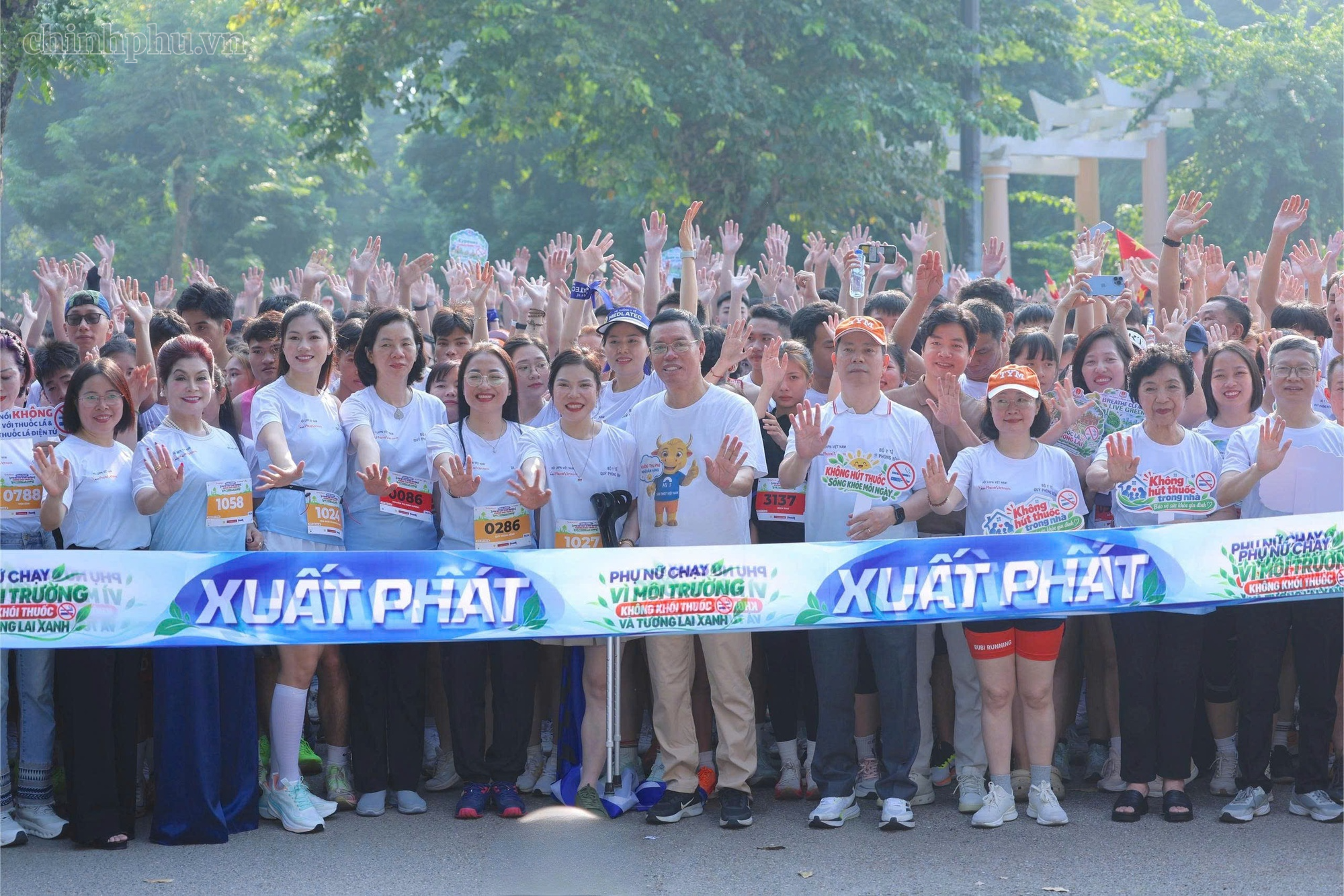 Gần 2.000 người chạy lan tỏa thông điệp vì môi trường không khói thuốc- Ảnh 1.
