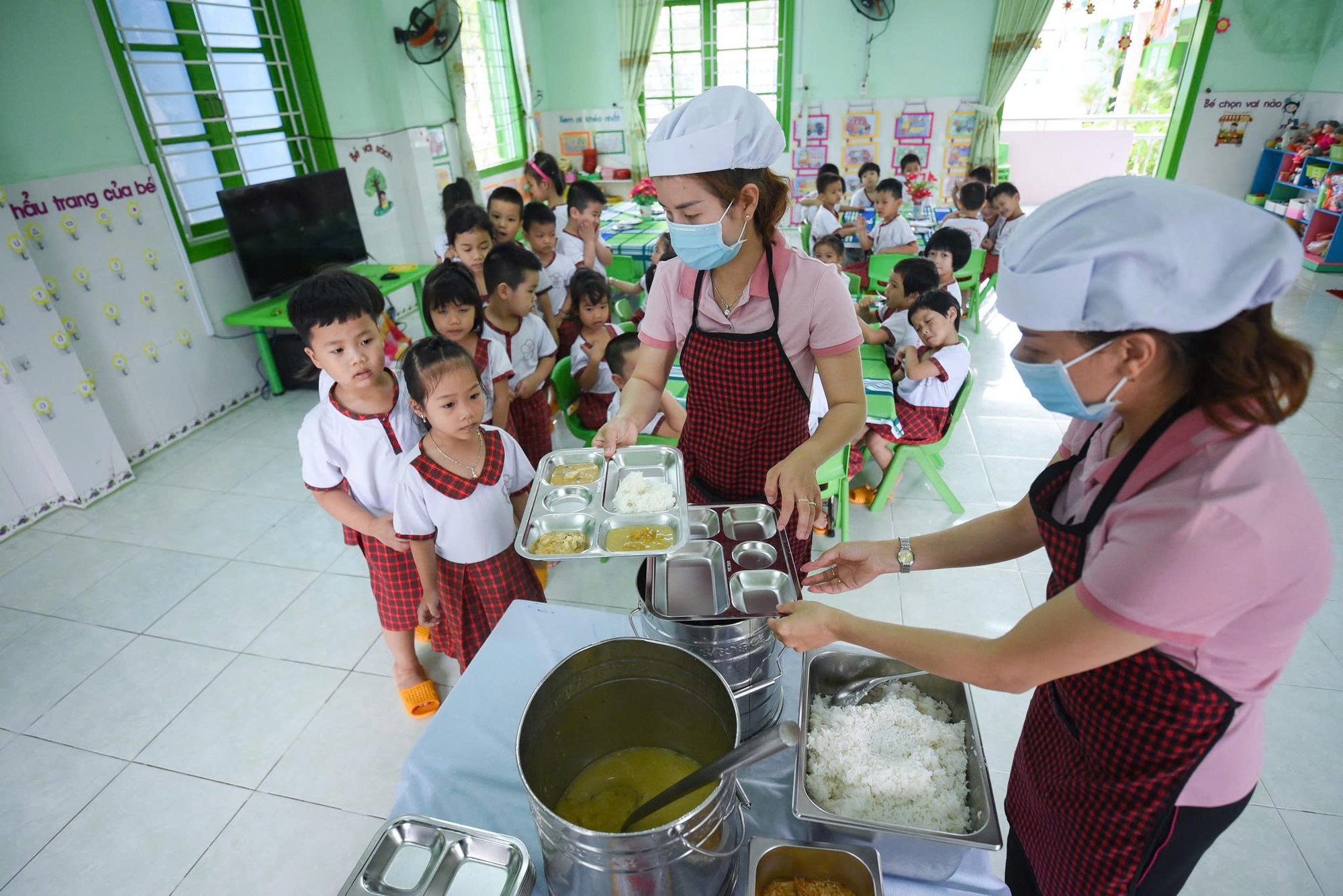 Cần chuẩn hóa bữa ăn học đường vì sức khỏe học sinh- Ảnh 1.