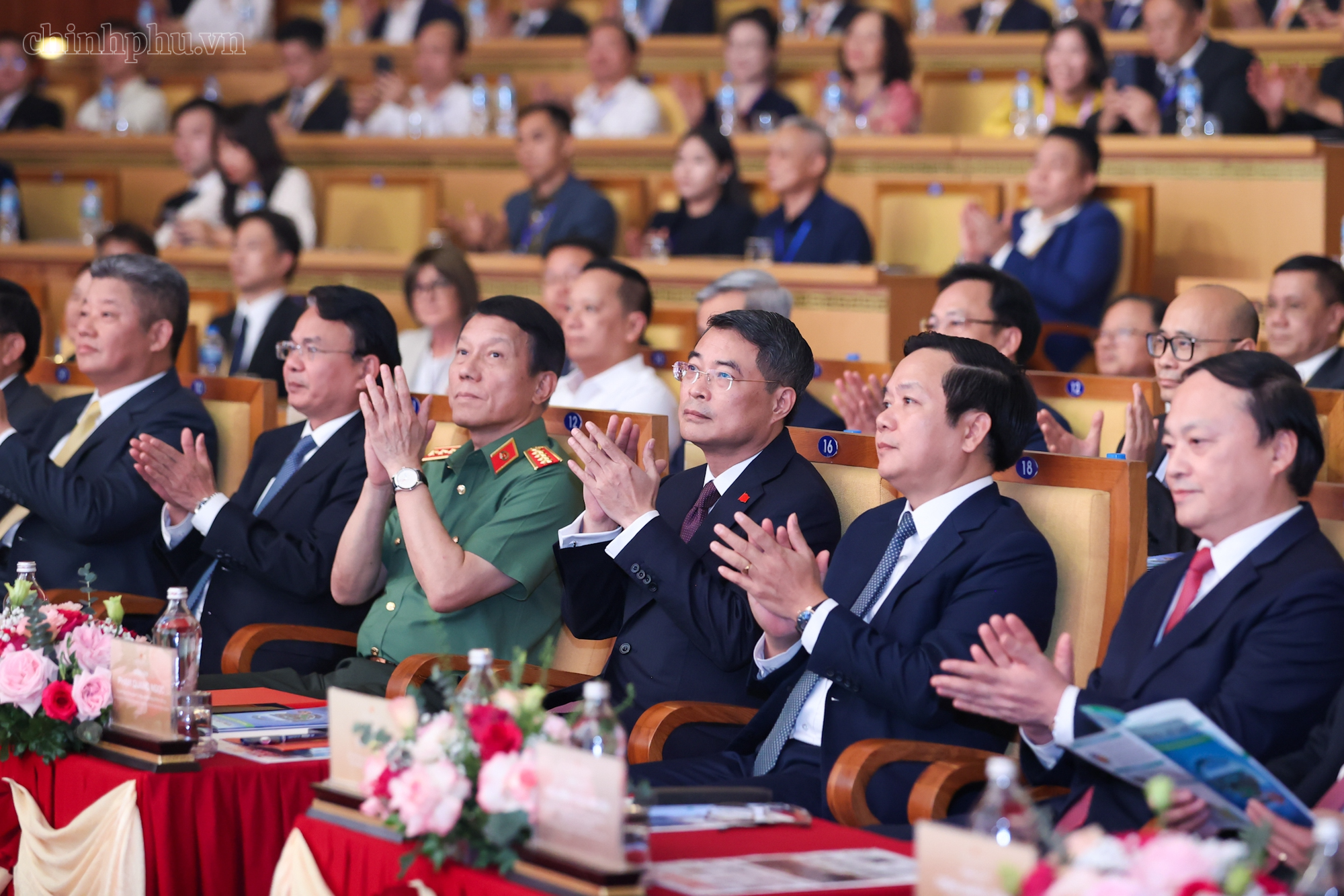 Thủ tướng: Hưng Yên cần quyết tâm cao nhất để sớm trở thành thành phố trực thuộc Trung ương trước năm 2030- Ảnh 2.