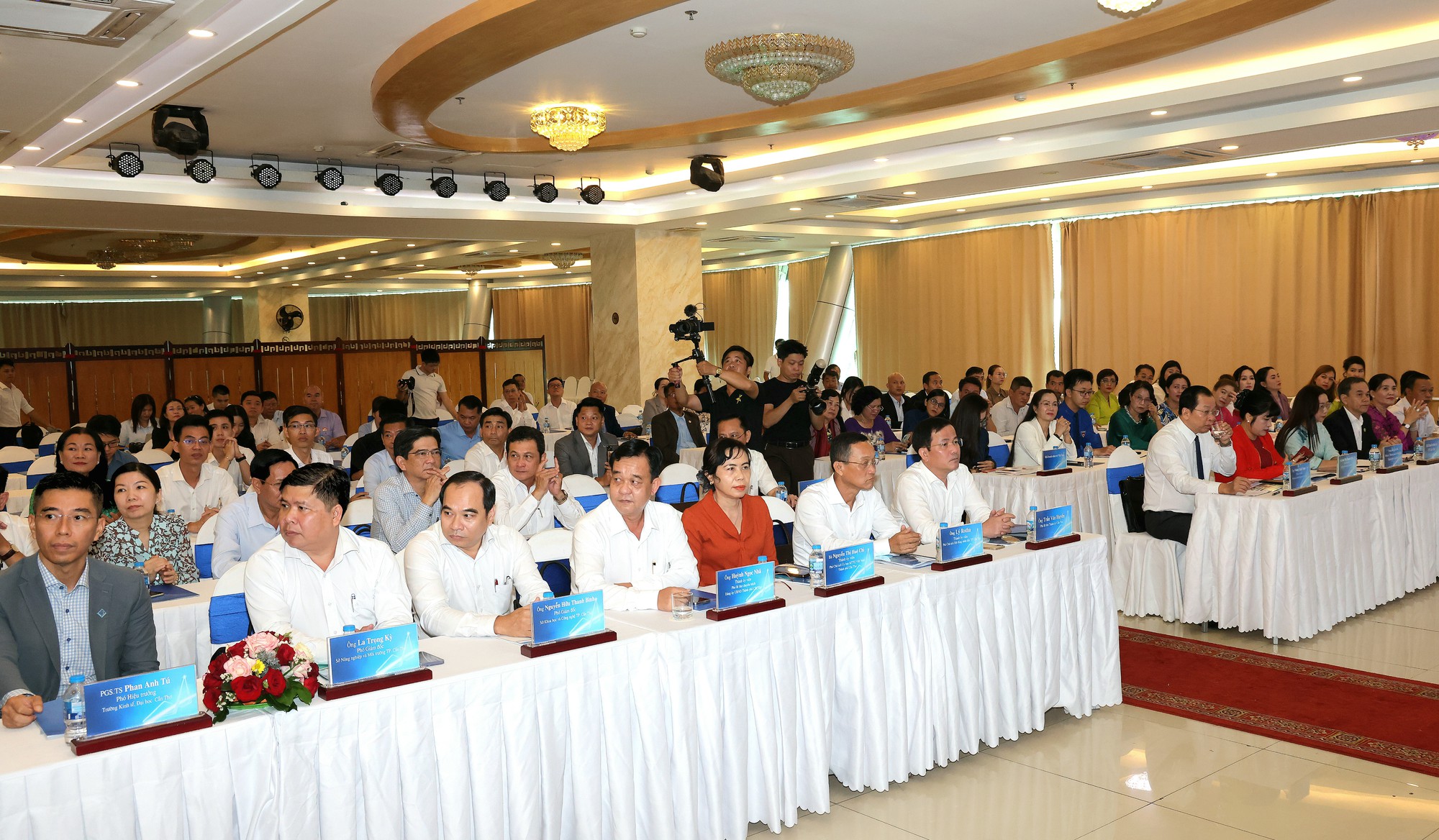 Cần Thơ: Kinh tế tư nhân đóng góp 74% GRDP, cần lớn lên bằng số hóa-xanh hóa- Ảnh 2.
