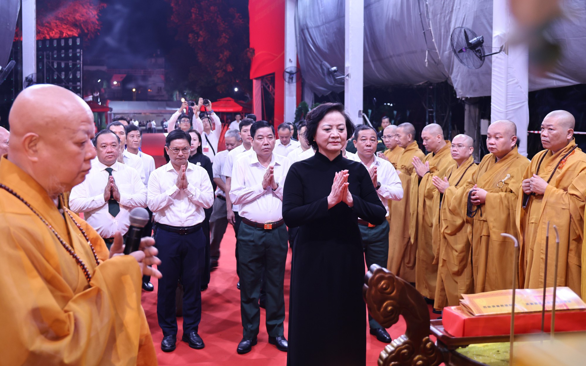Cầu siêu cho anh linh 731 liệt sĩ trước giờ truy điệu, an táng