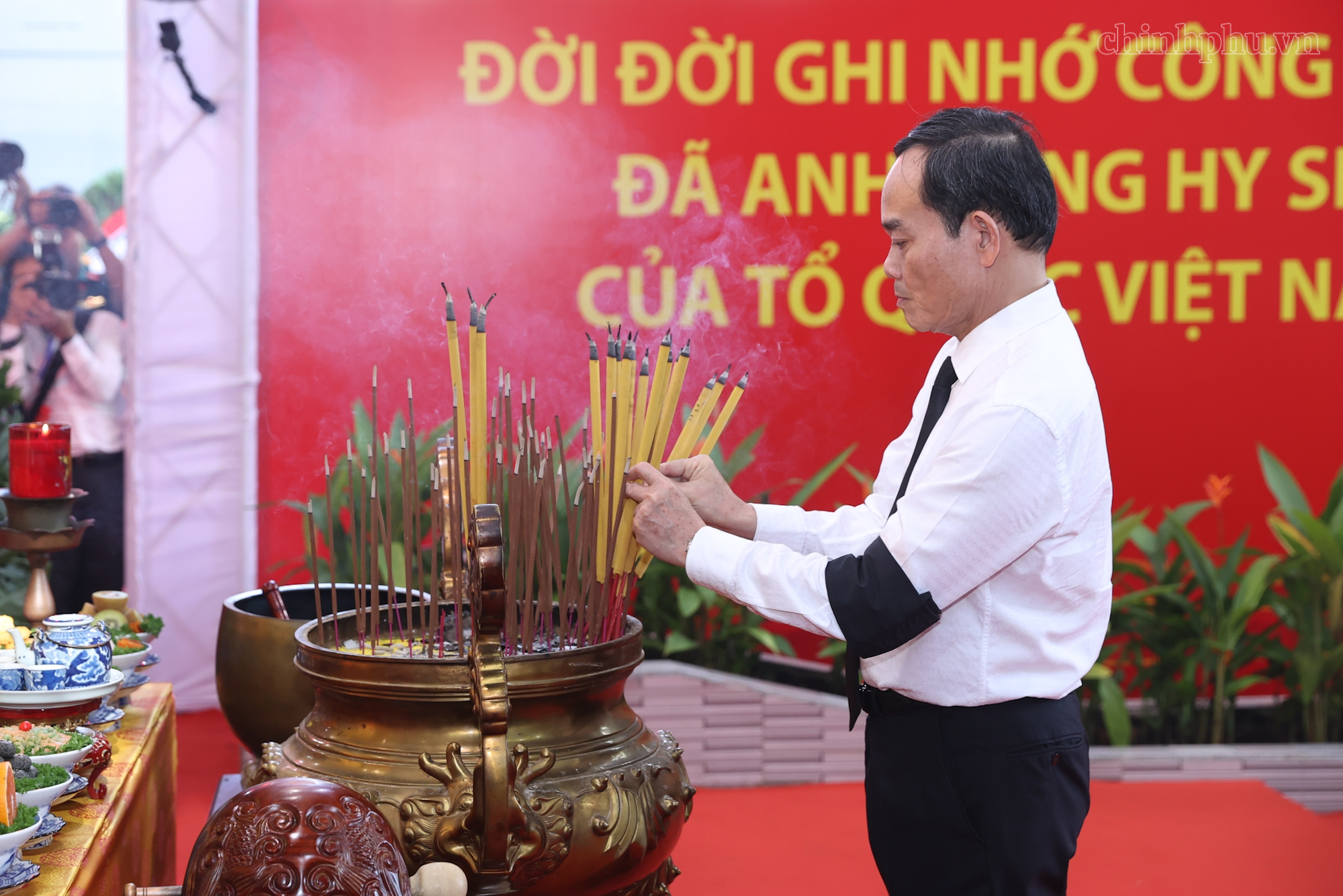 Trang nghiêm lễ viếng, truy điệu và an táng 731 hài cốt liệt sĩ tại TPHCM- Ảnh 11.