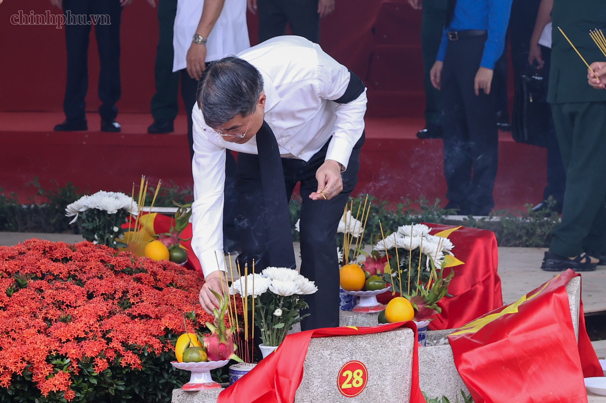Trang nghiêm lễ viếng, truy điệu và an táng 731 hài cốt liệt sĩ tại TPHCM- Ảnh 27.
