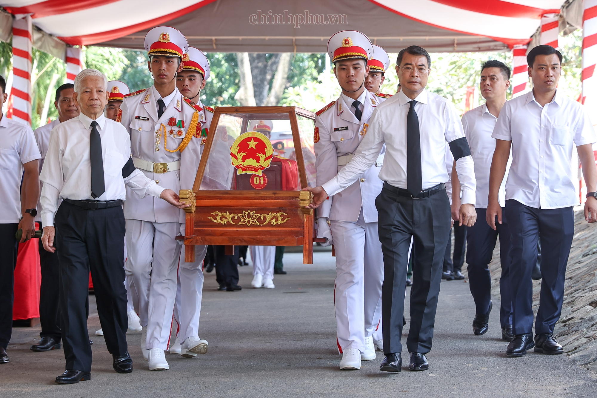 Trang nghiêm lễ viếng, truy điệu và an táng 731 hài cốt liệt sĩ tại TPHCM- Ảnh 25.