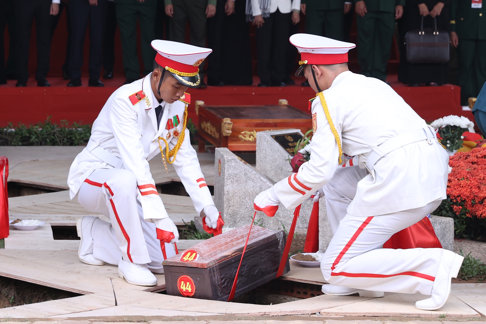 Trang nghiêm lễ viếng, truy điệu và an táng 731 hài cốt liệt sĩ tại TPHCM- Ảnh 29.