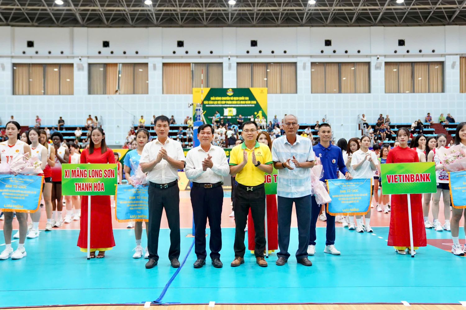 Bùng nổ tranh tài tại vòng 2 Giải Bóng chuyền vô địch Quốc gia Cúp Phân bón Cà Mau- Ảnh 1.